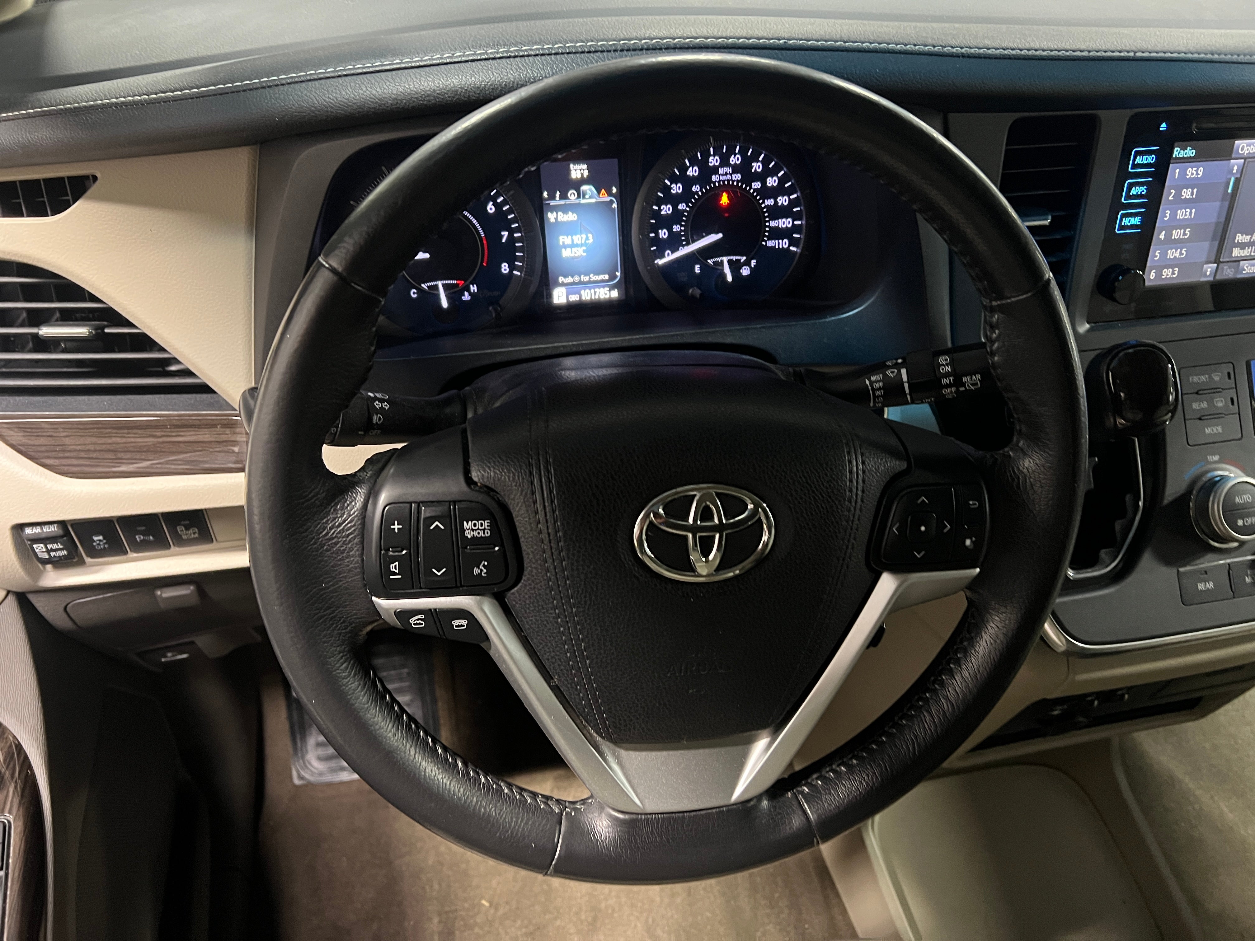 2017 Toyota Sienna XLE Premium 4