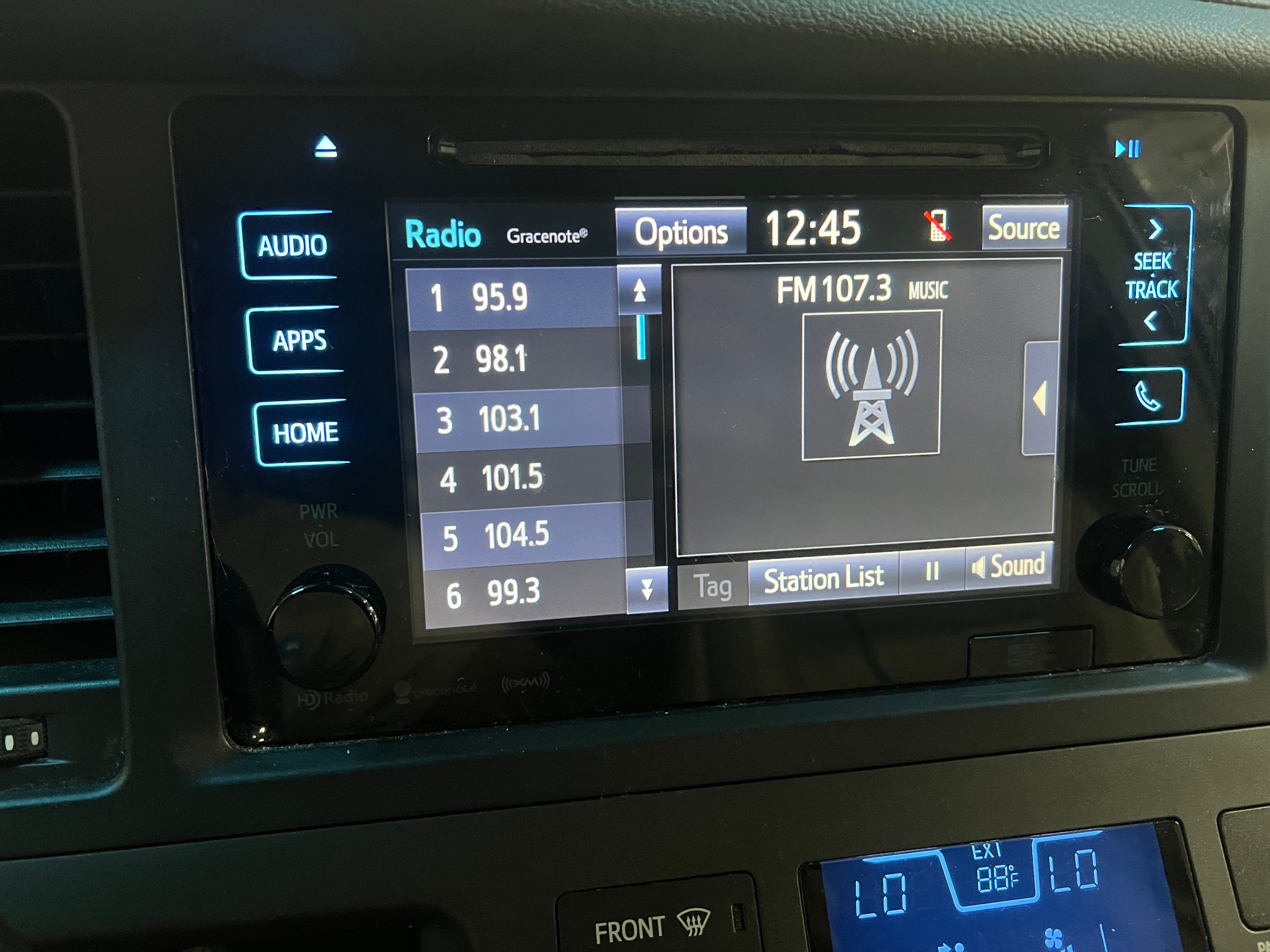 2017 Toyota Sienna XLE Premium 3