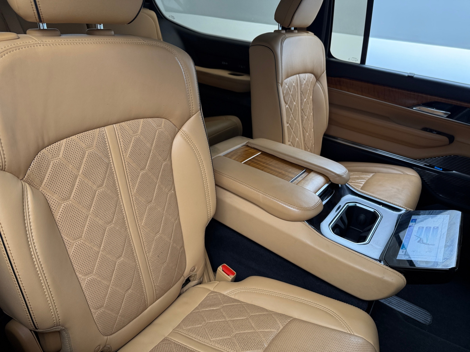 Thumbnail: 2022 Jeep Grand Wagoneer - 5
