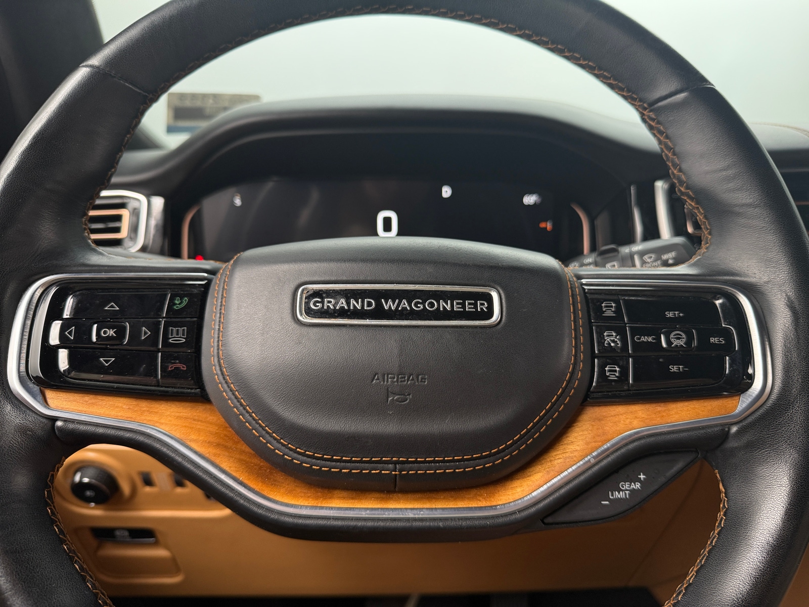 Thumbnail: 2022 Jeep Grand Wagoneer - 4