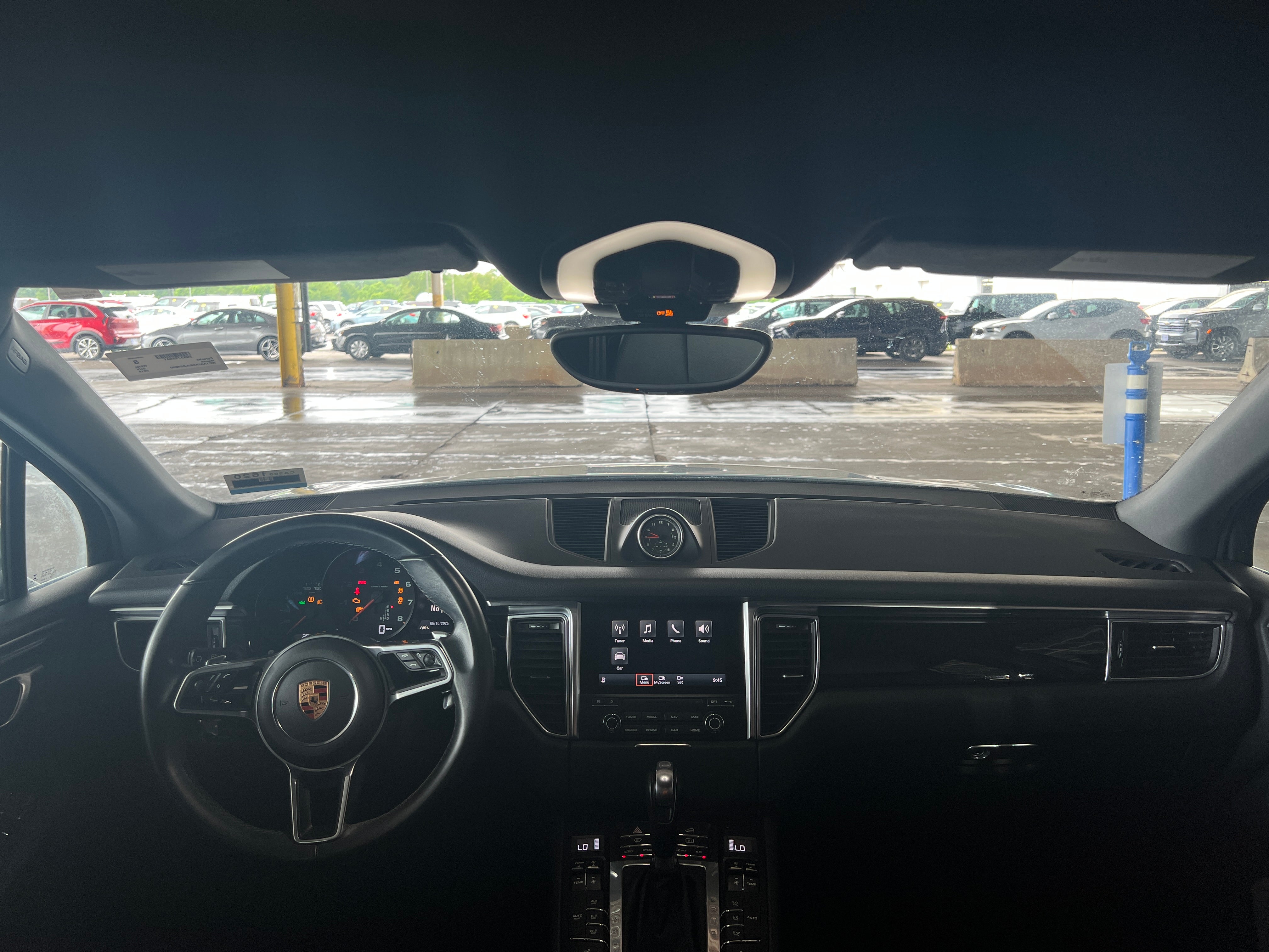 2018 Porsche Macan Base 2