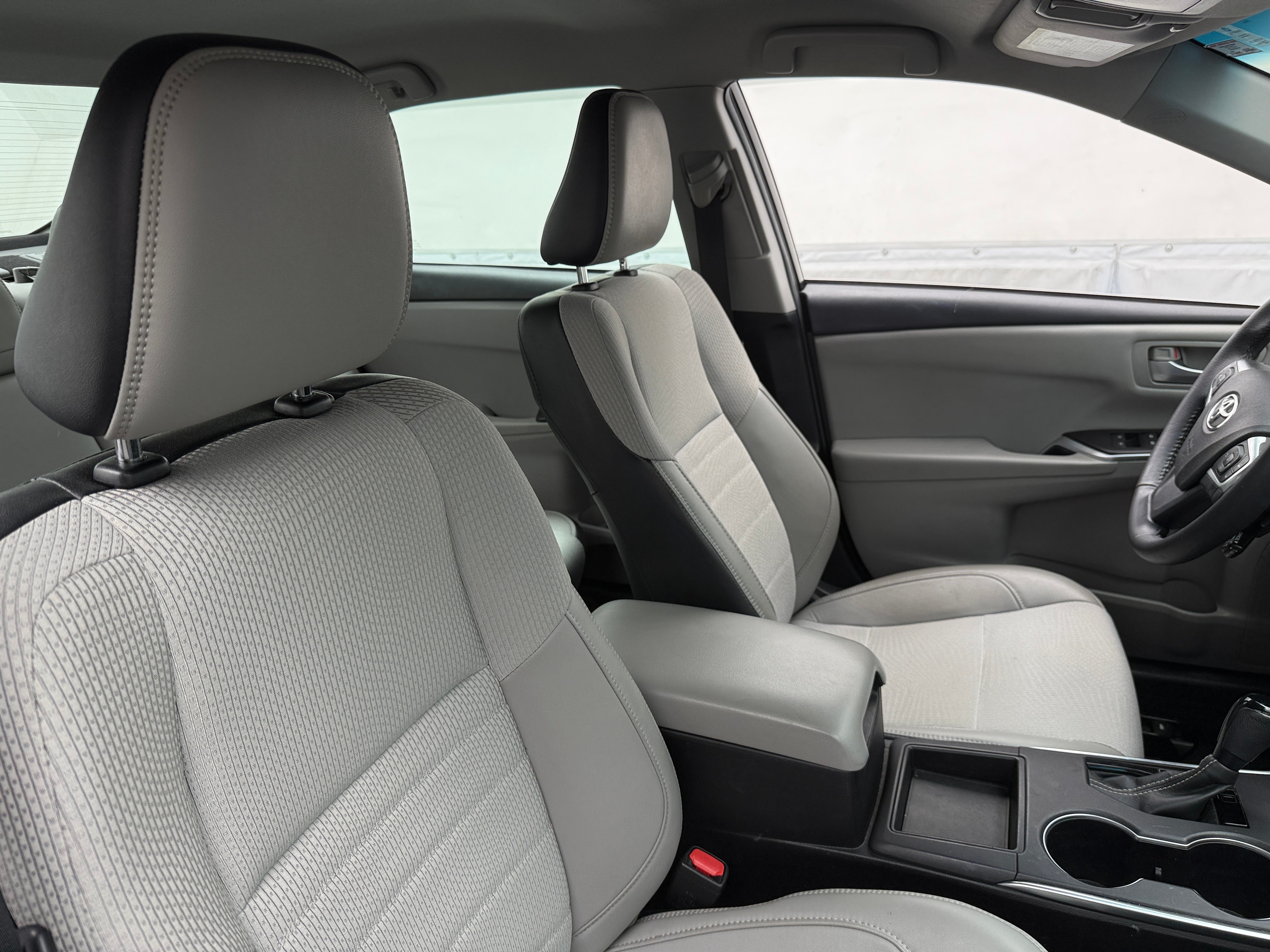2017 Toyota Camry SE 2