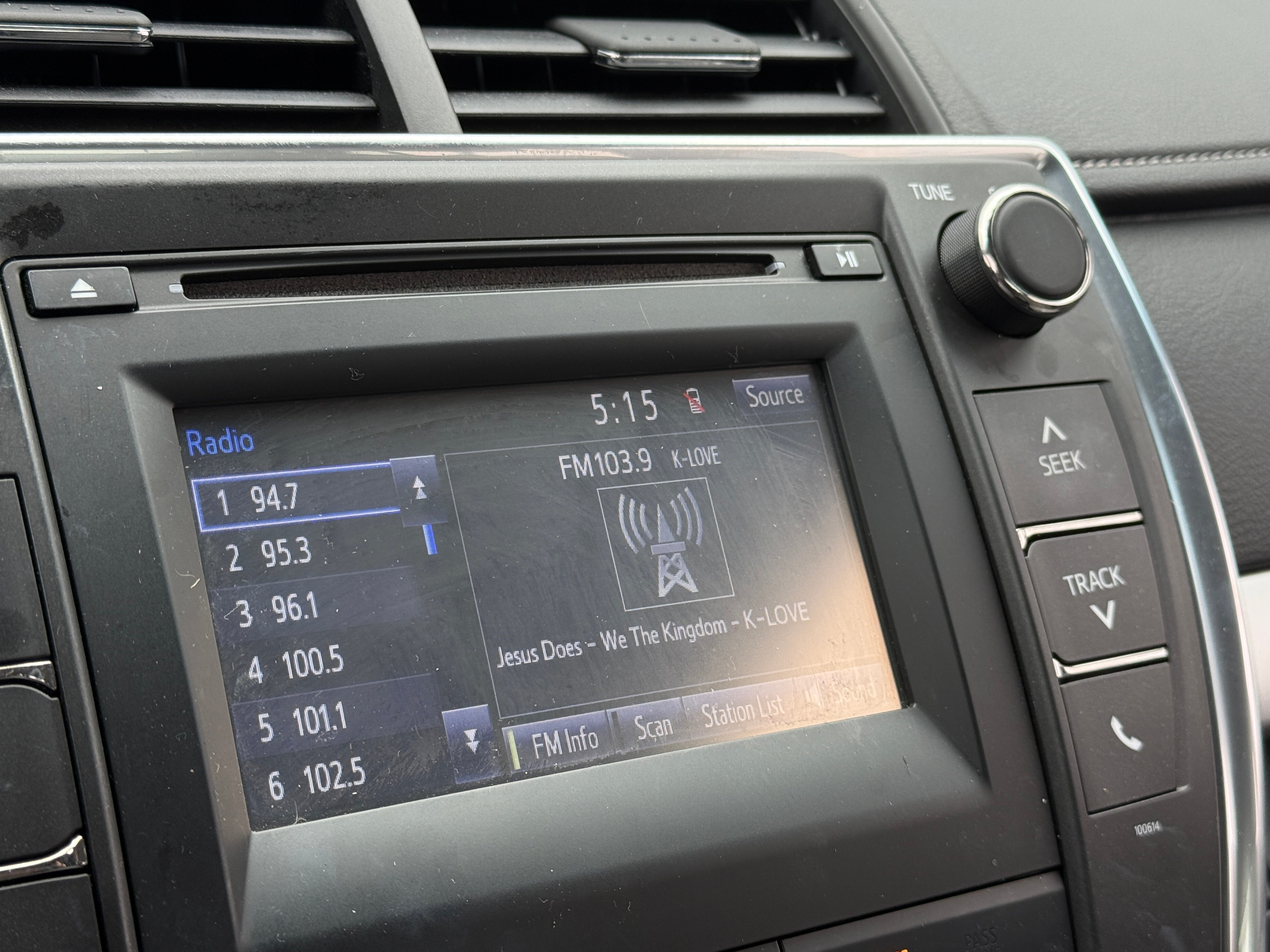 2017 Toyota Camry SE 4