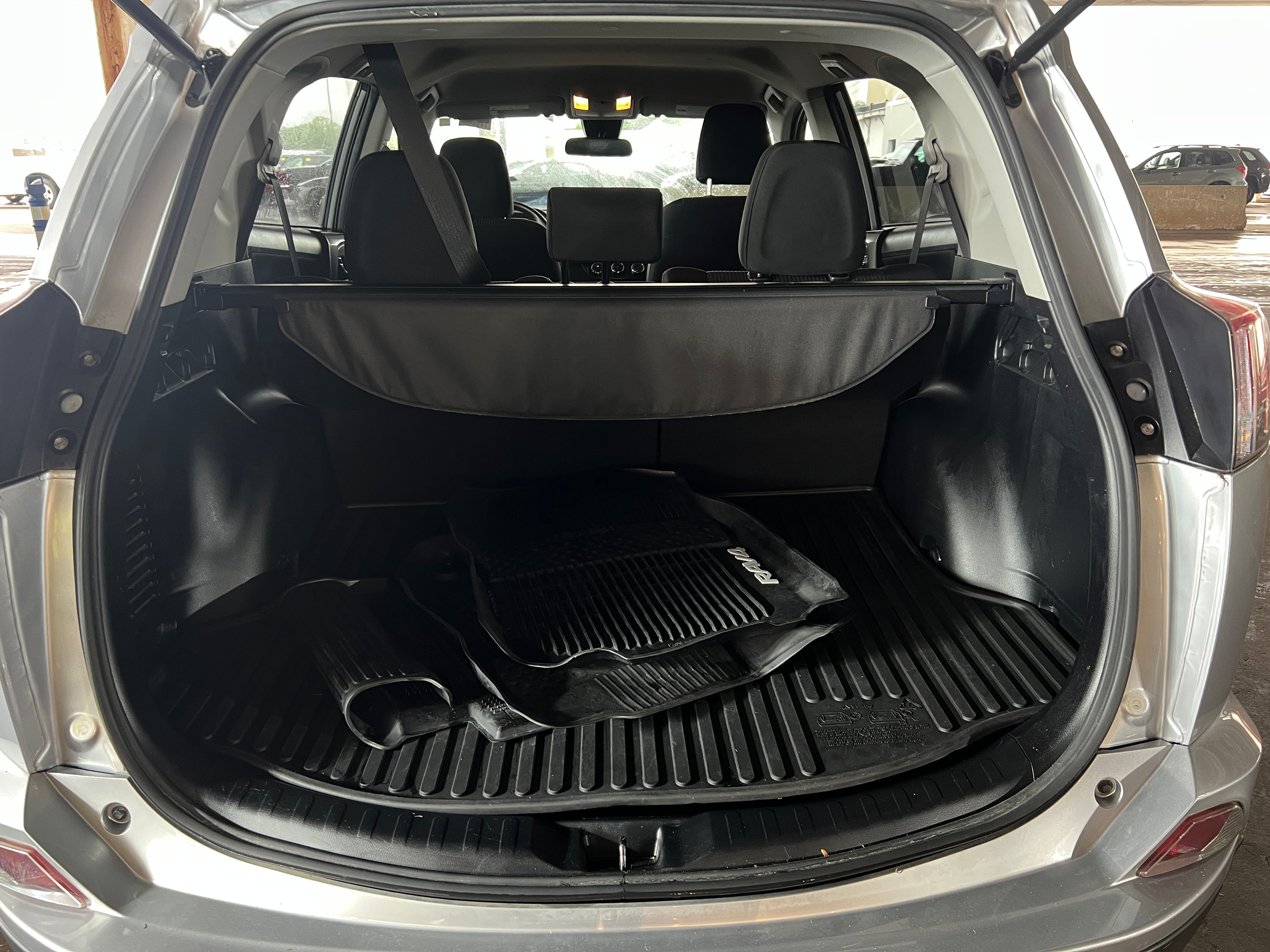 2018 Toyota RAV4 LE 7