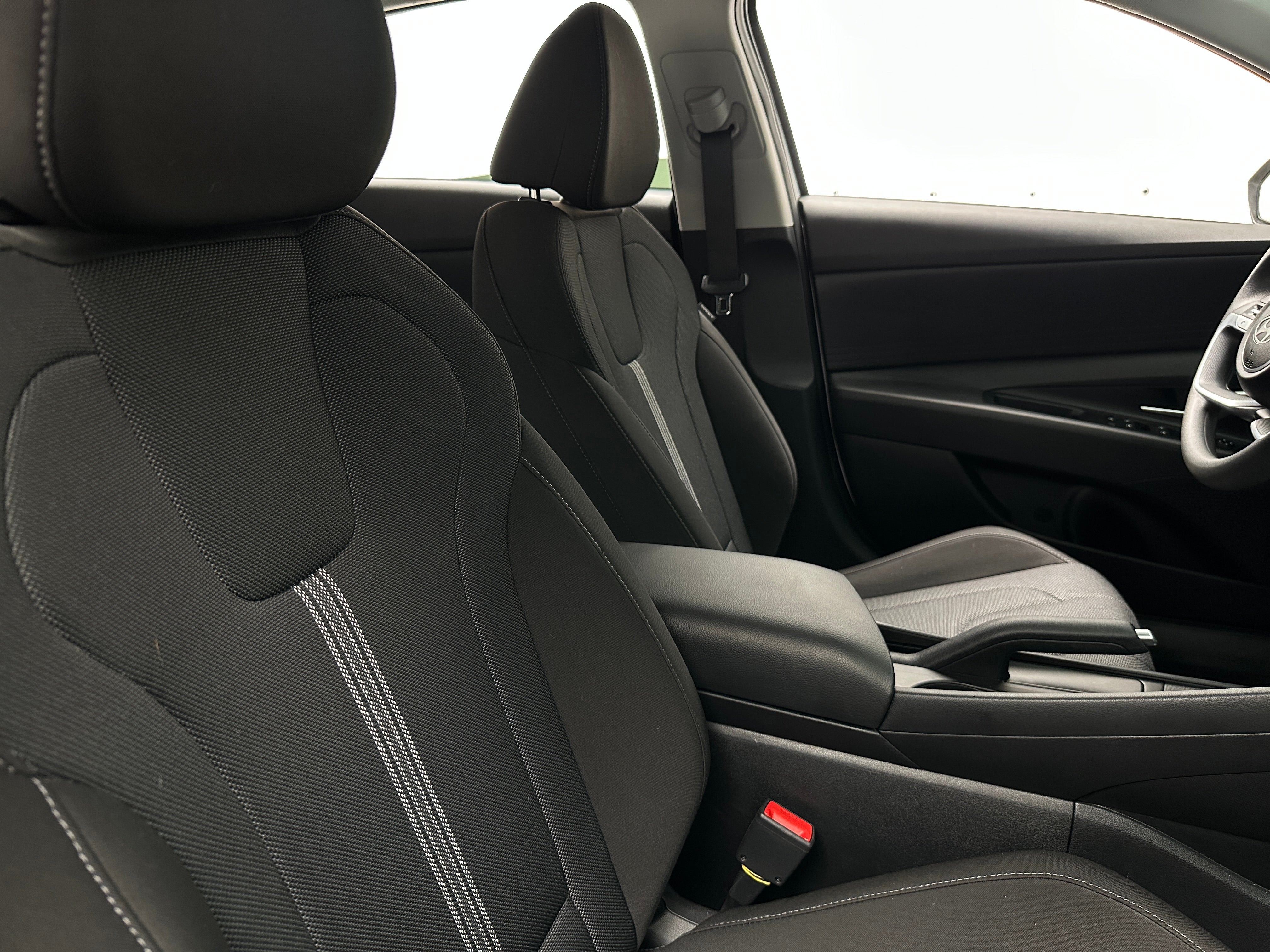 2024 Hyundai Elantra SE 2