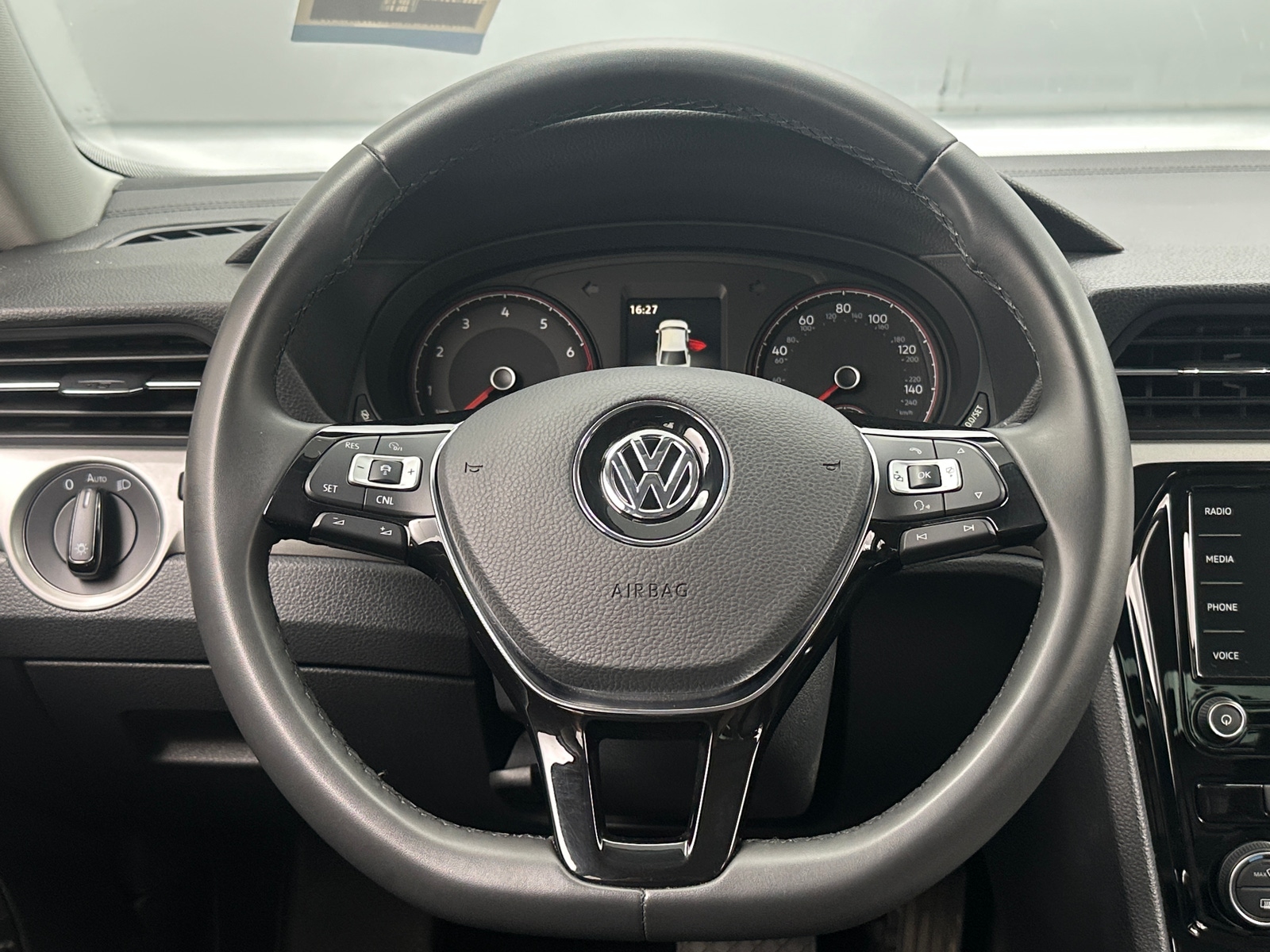 Thumbnail: 2022 Volkswagen Passat - 4
