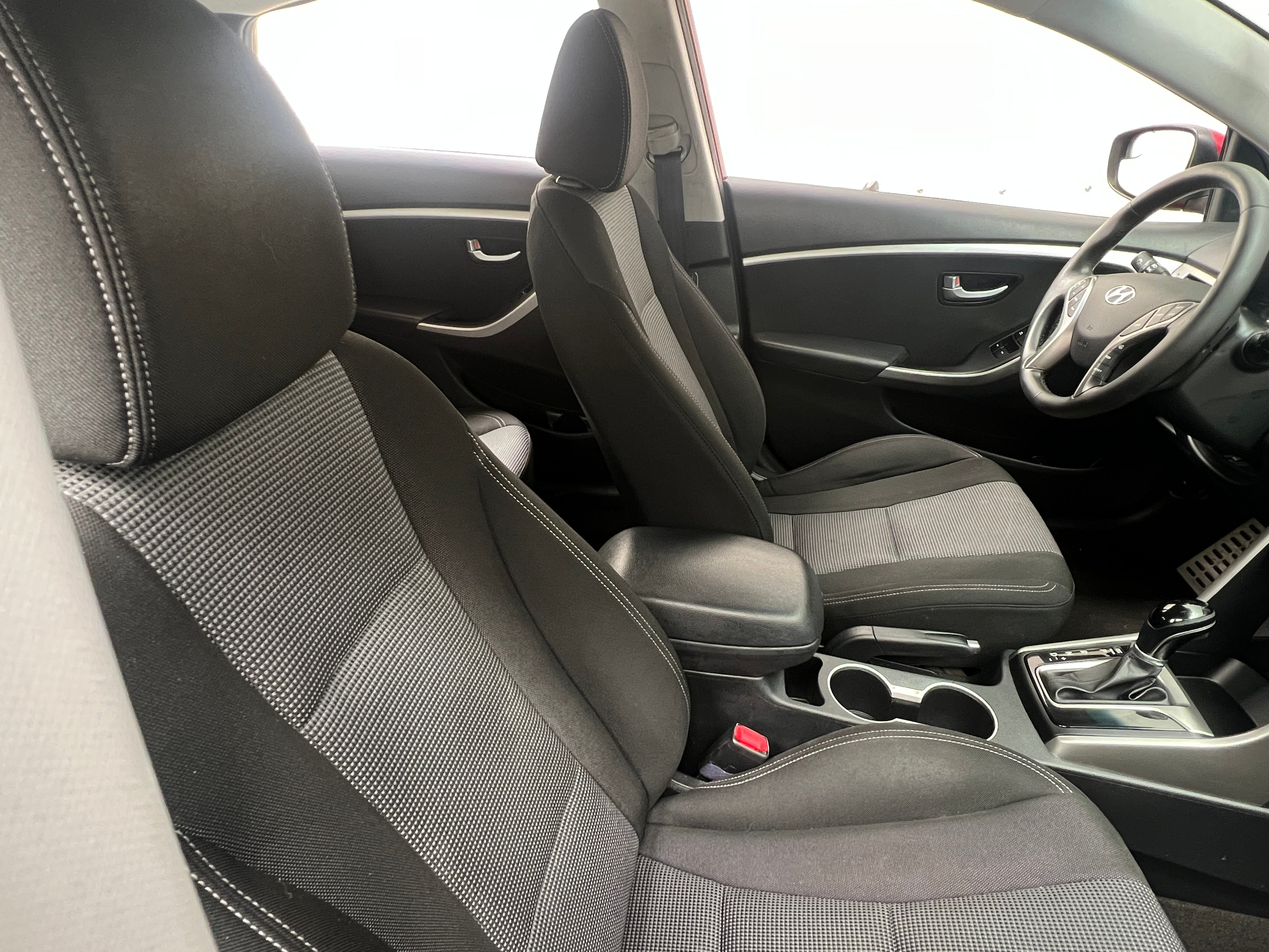 2016 Hyundai Elantra Base 2