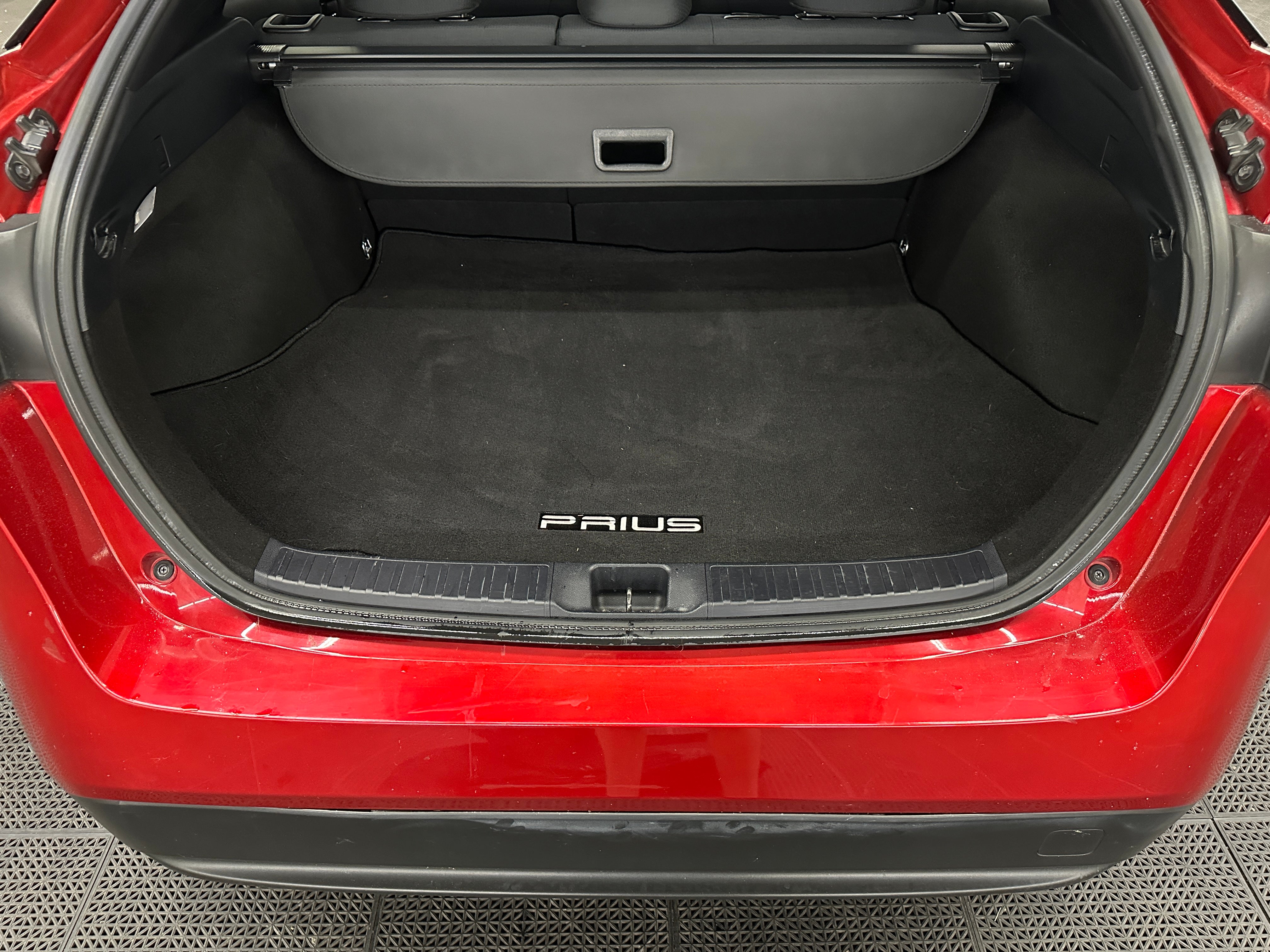 2016 Toyota Prius Two 7