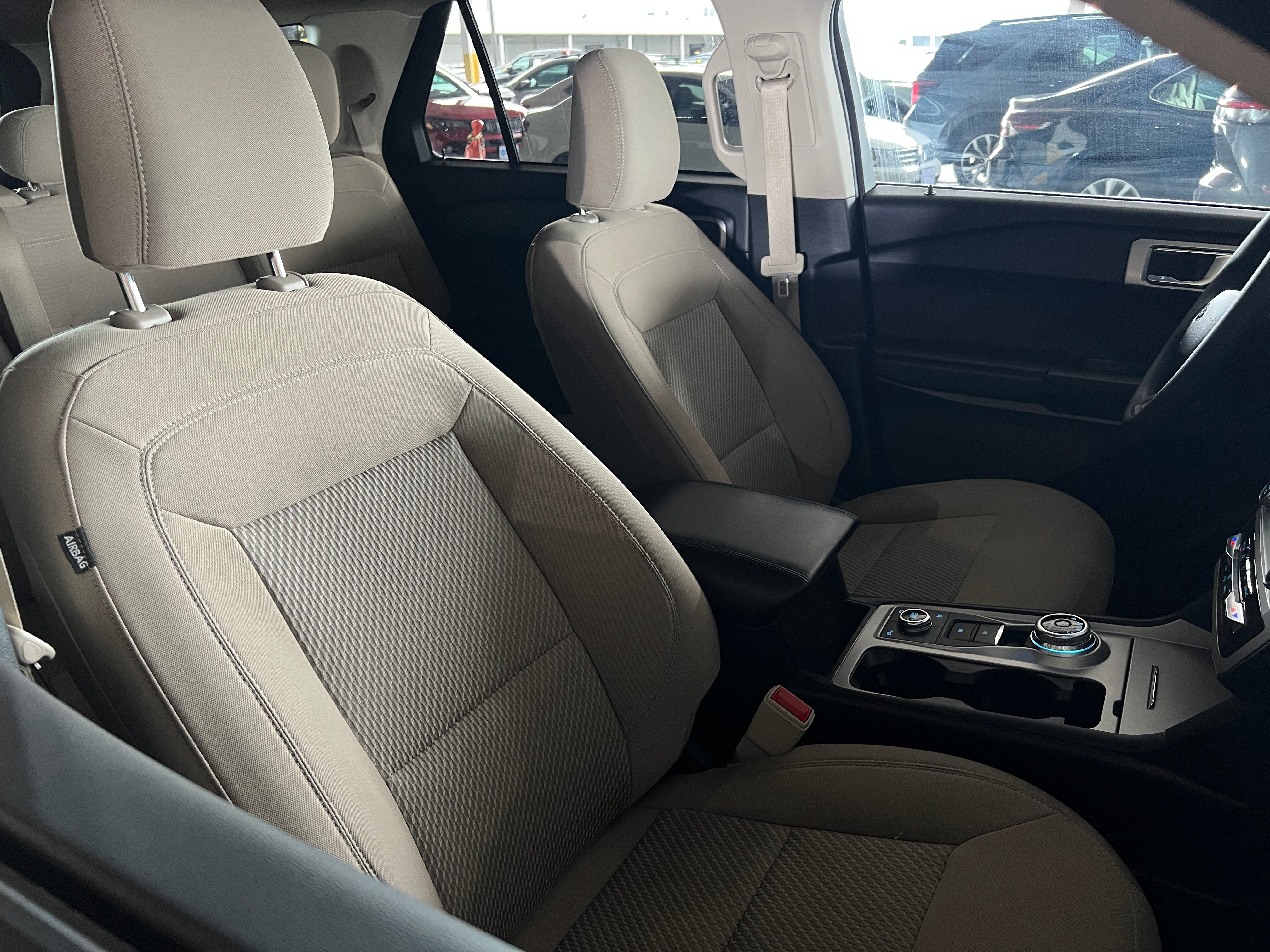 2022 Ford Explorer Base 2