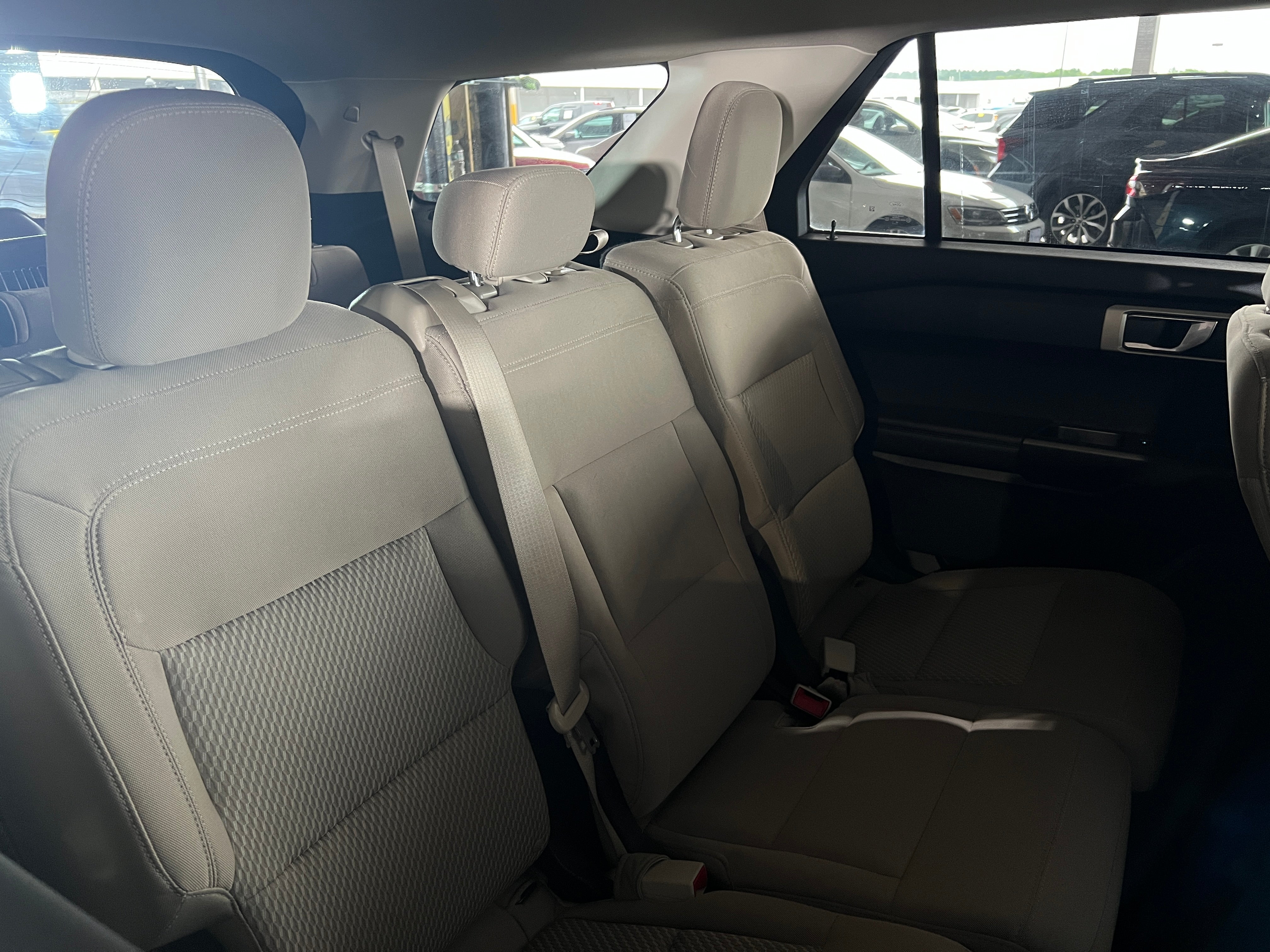 2022 Ford Explorer Base 6