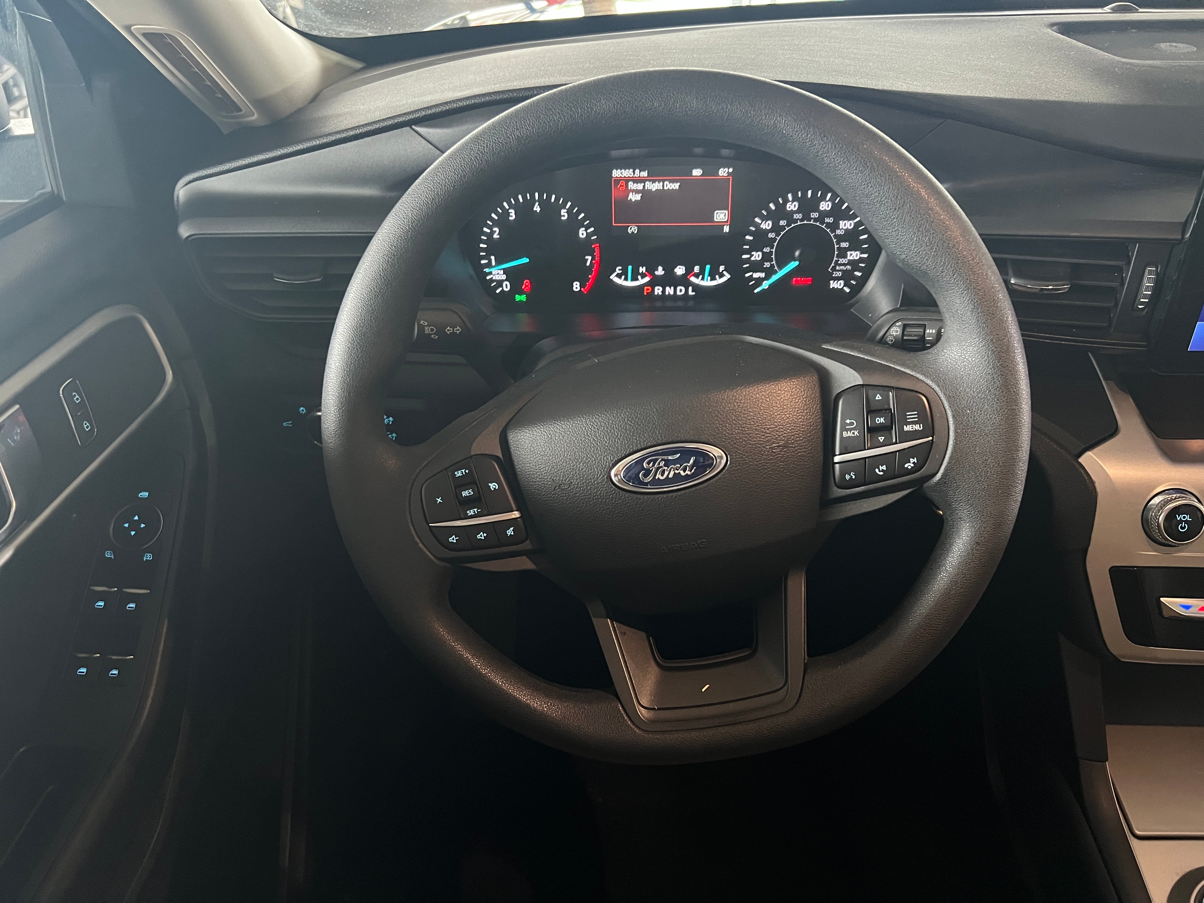 2022 Ford Explorer Base 5