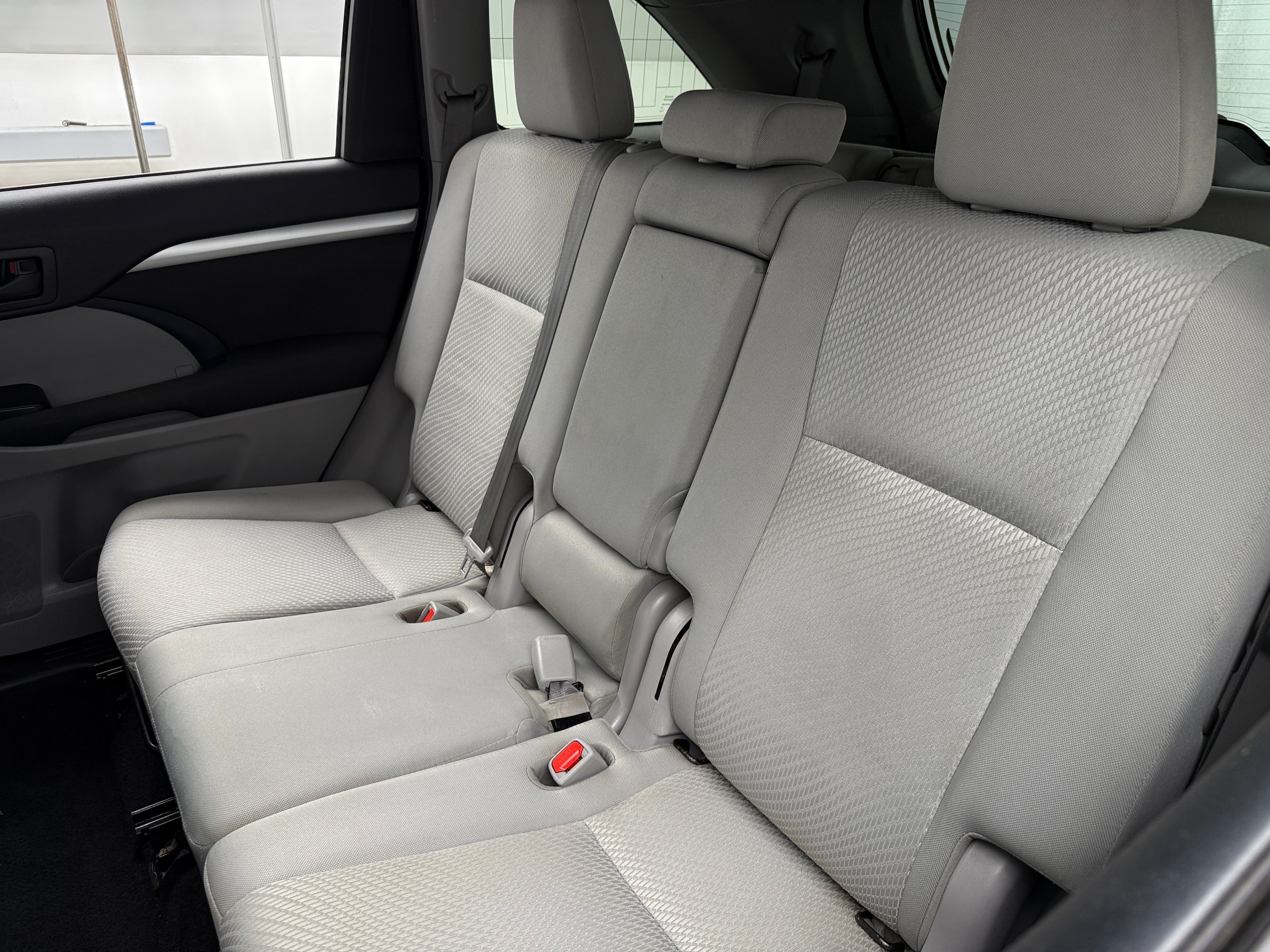 2019 Toyota Highlander LE 6
