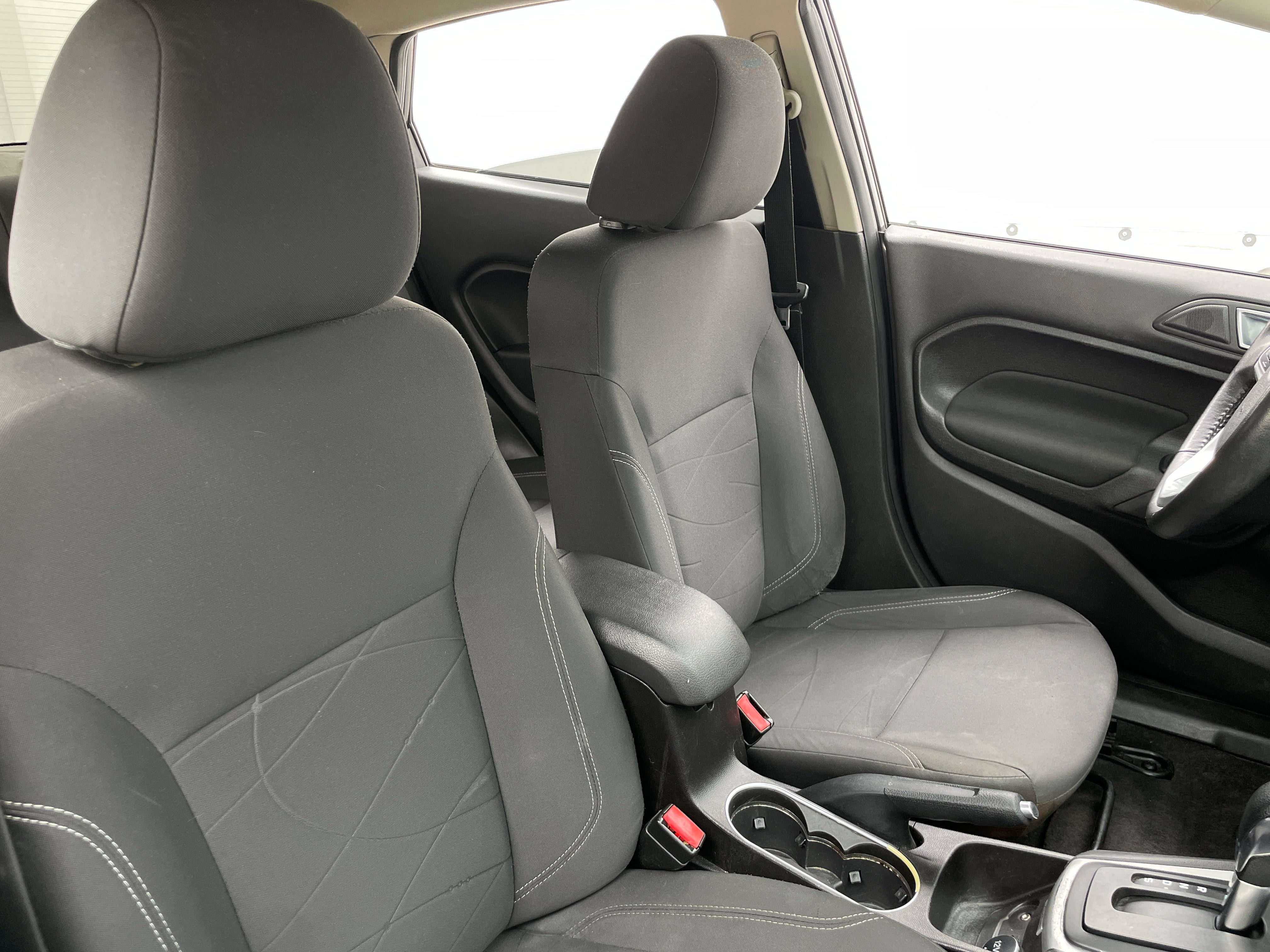 2015 Ford Fiesta SE 2