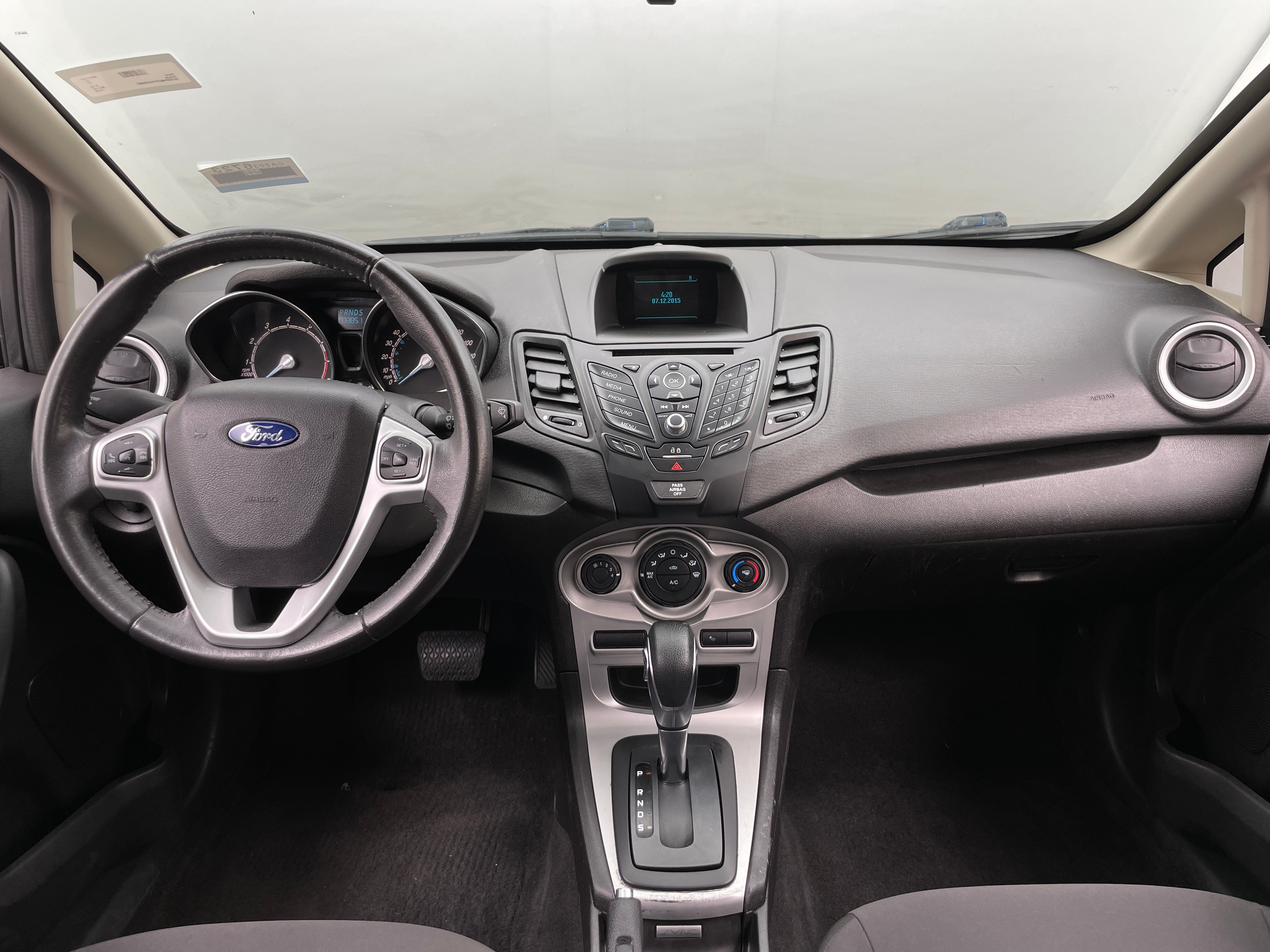 2015 Ford Fiesta SE 3