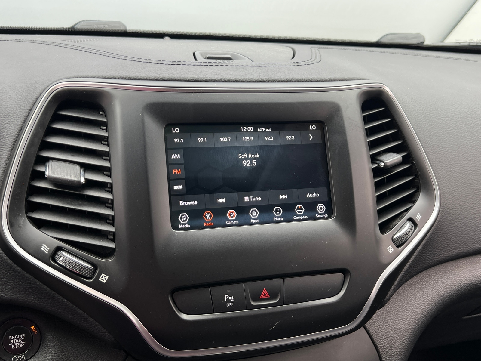 Thumbnail: 2019 Jeep Cherokee - 4