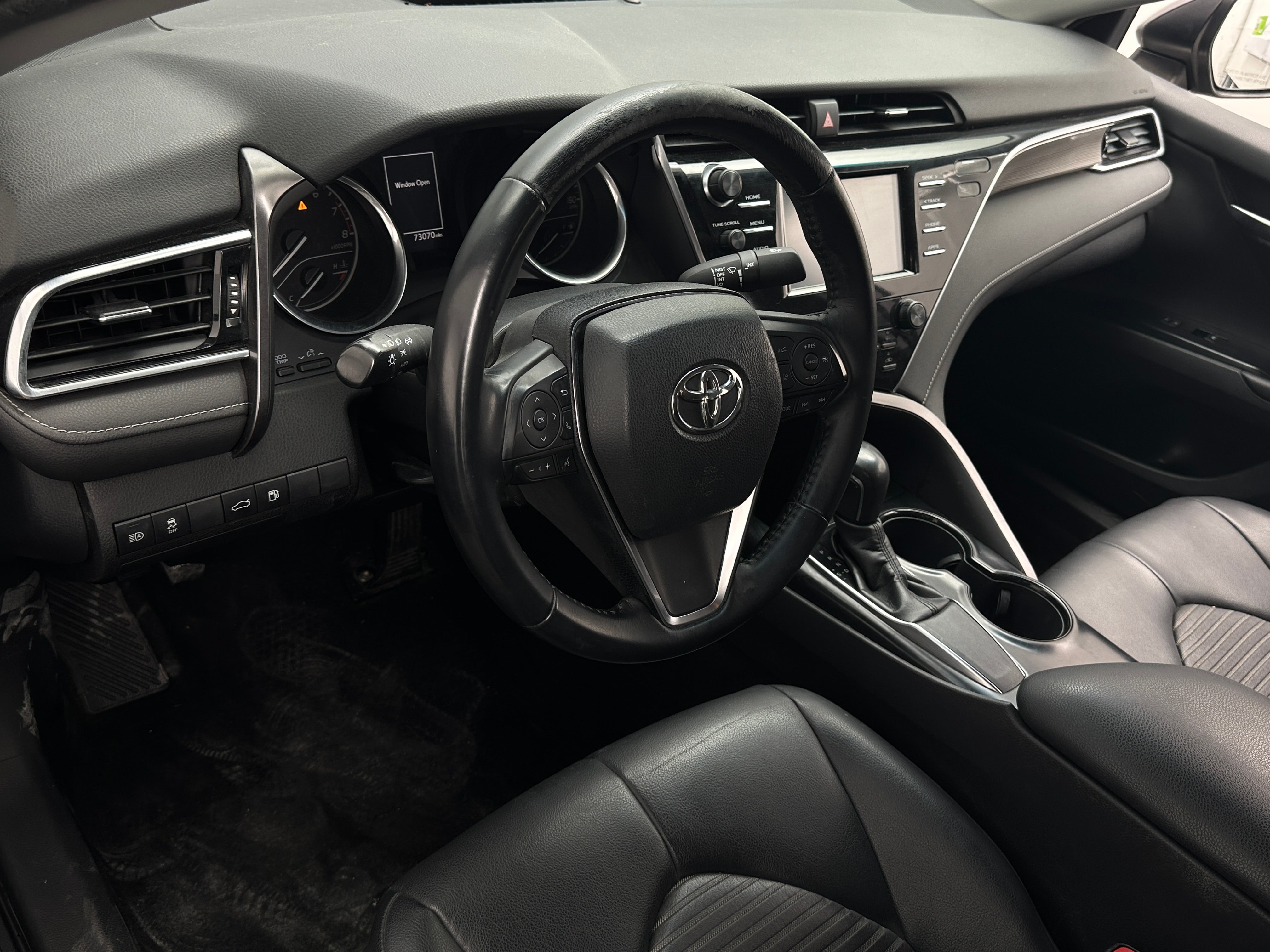 2018 Toyota Camry SE 2