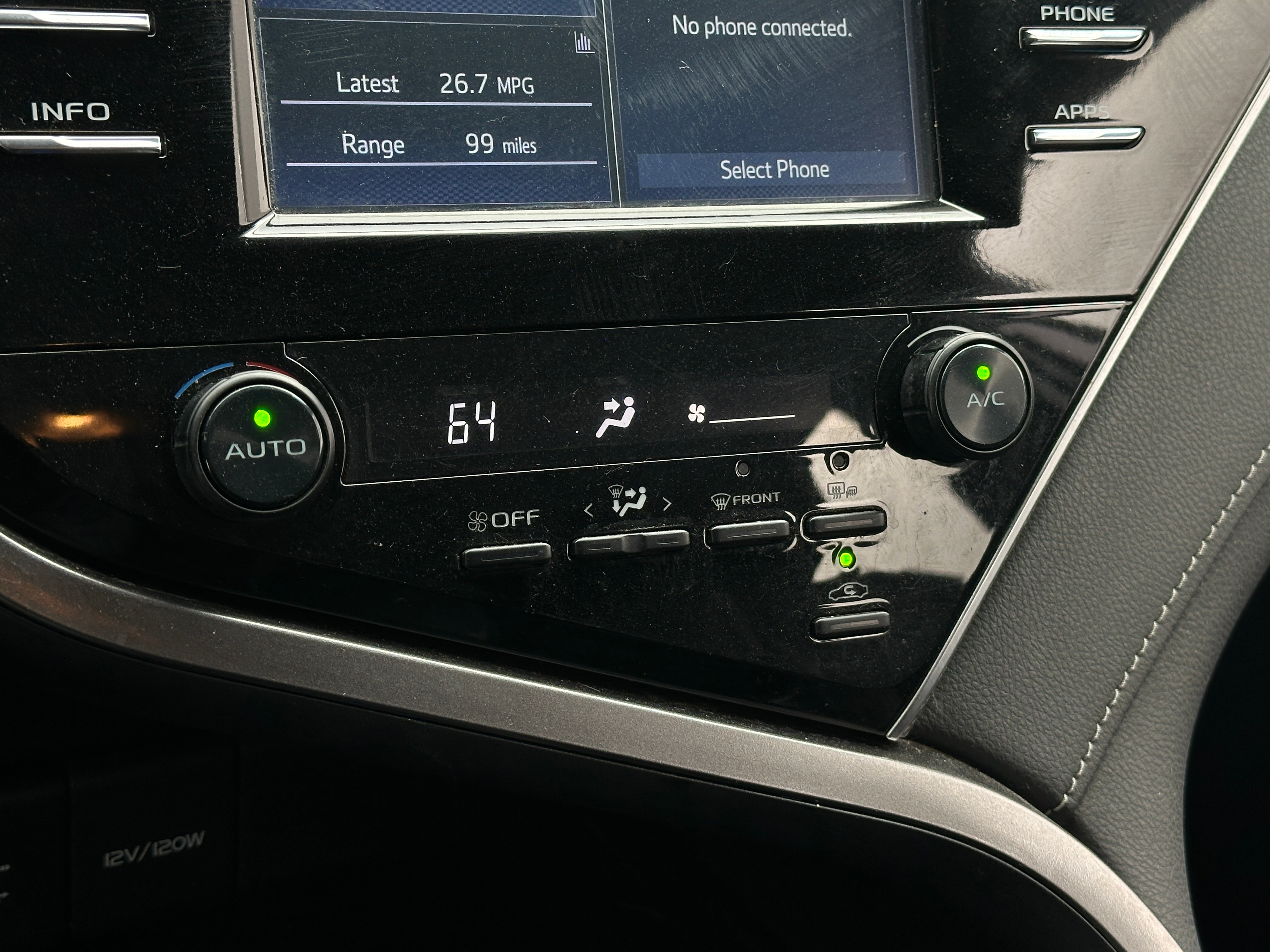 2018 Toyota Camry SE 3