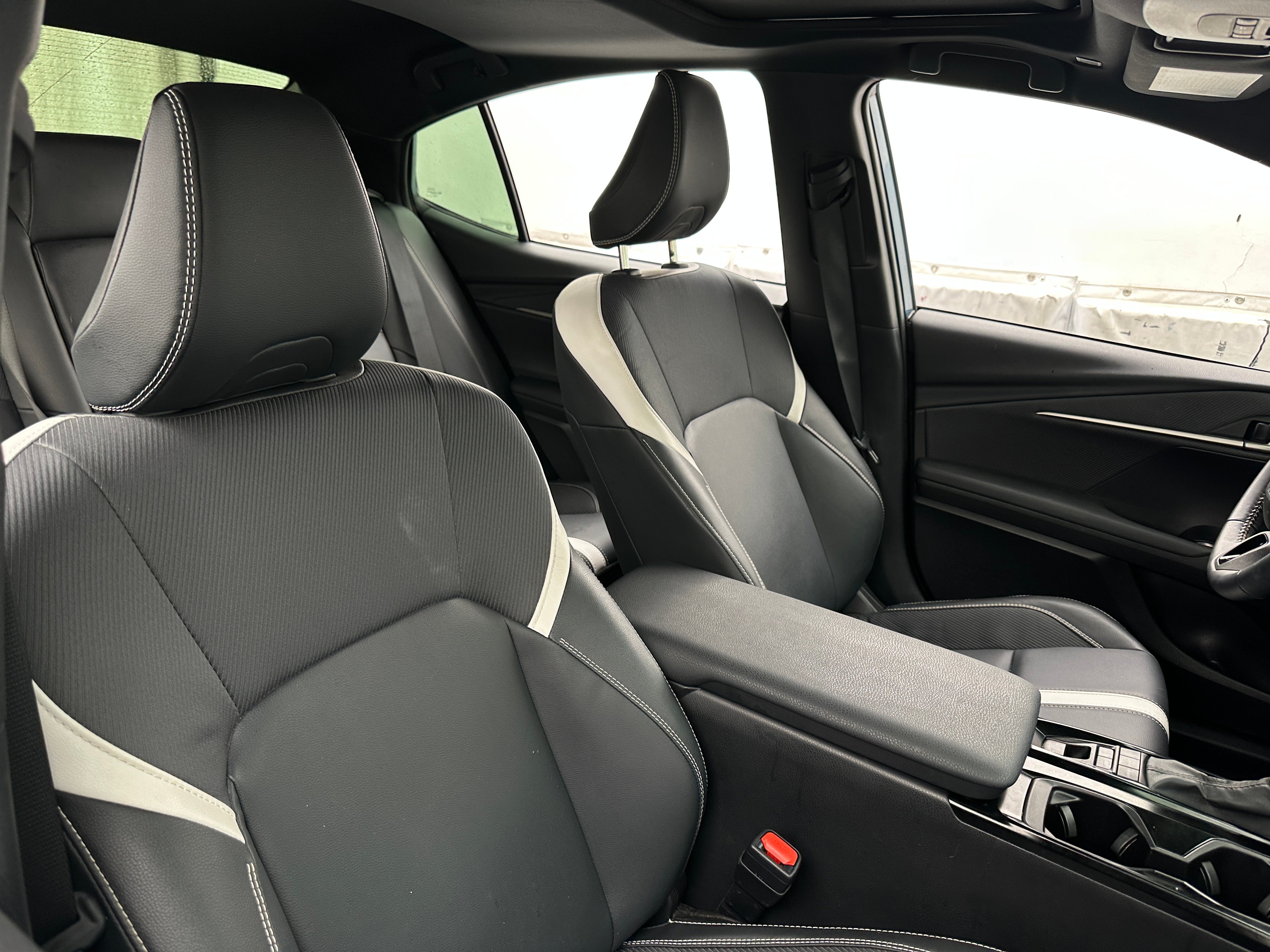 2025 Toyota Camry SE 2