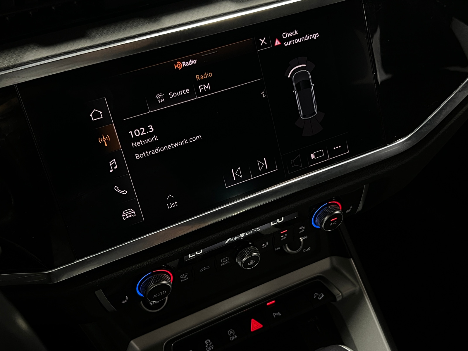 Thumbnail: 2022 Audi Q3 - 3