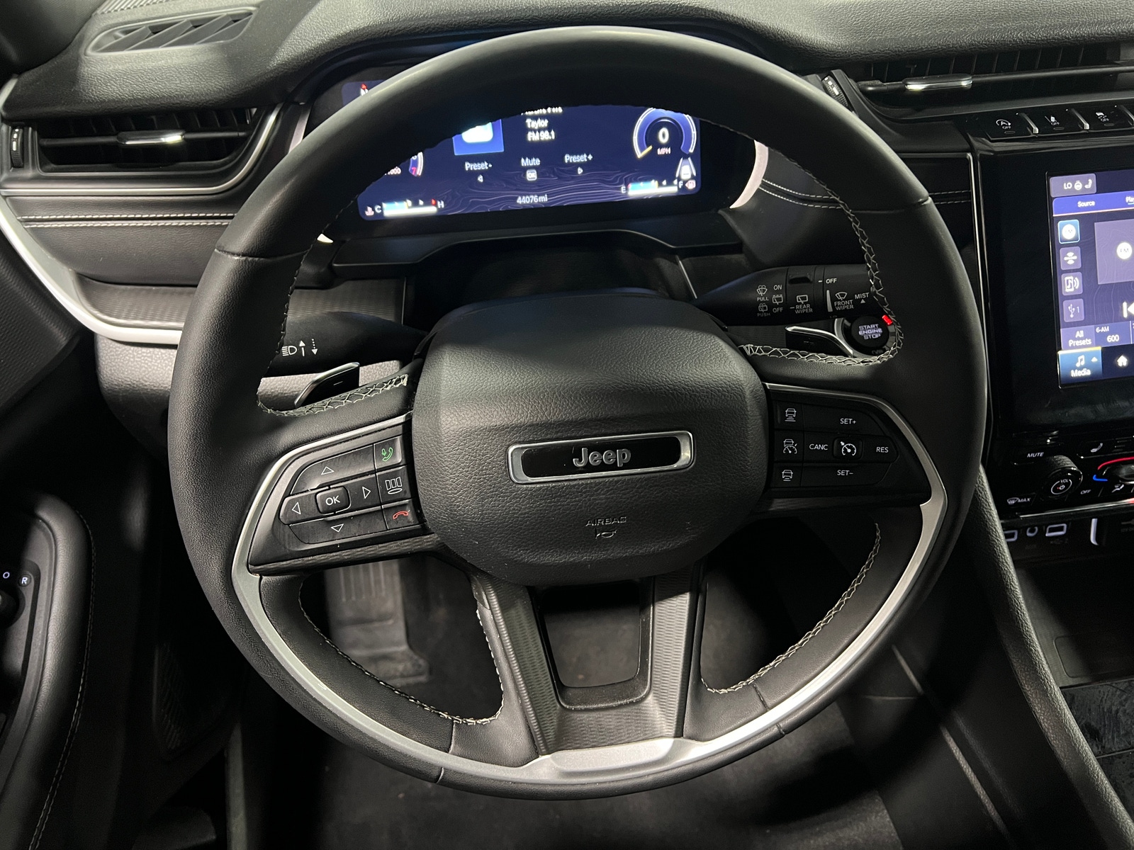 Thumbnail: 2023 Jeep Grand Cherokee L - 4
