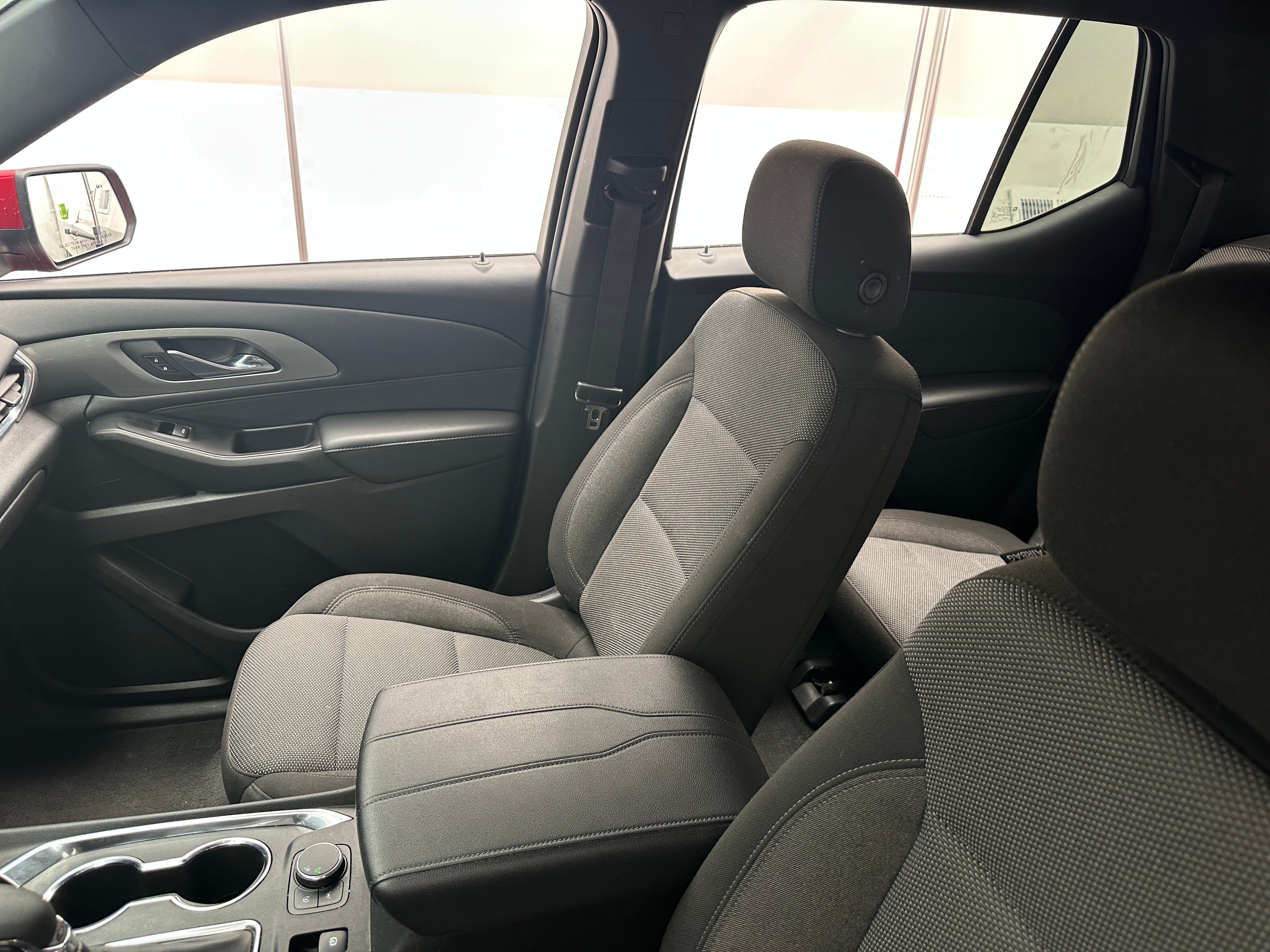 2023 Chevrolet Traverse LT 2