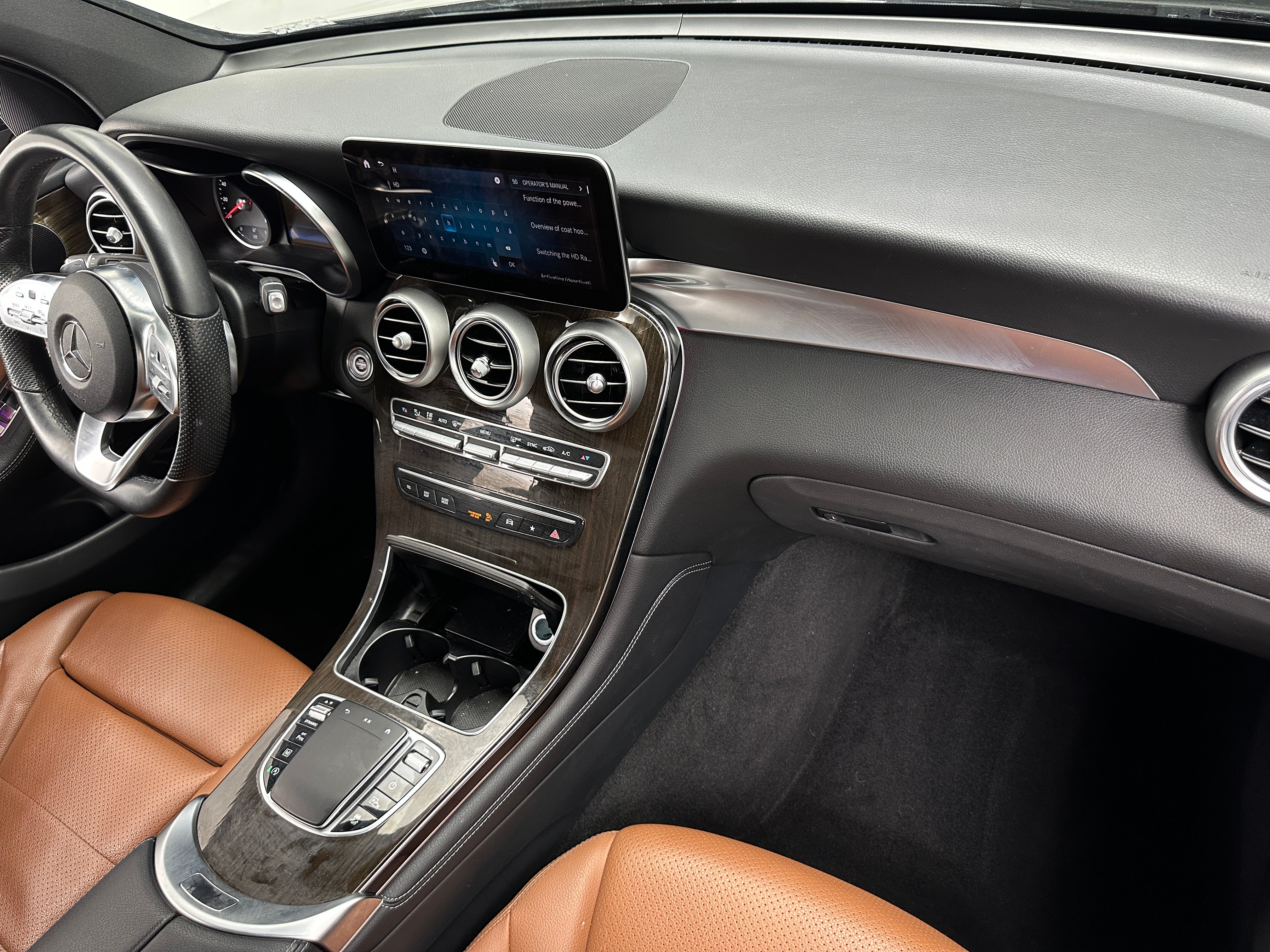 2021 Mercedes-Benz GLC 300 2