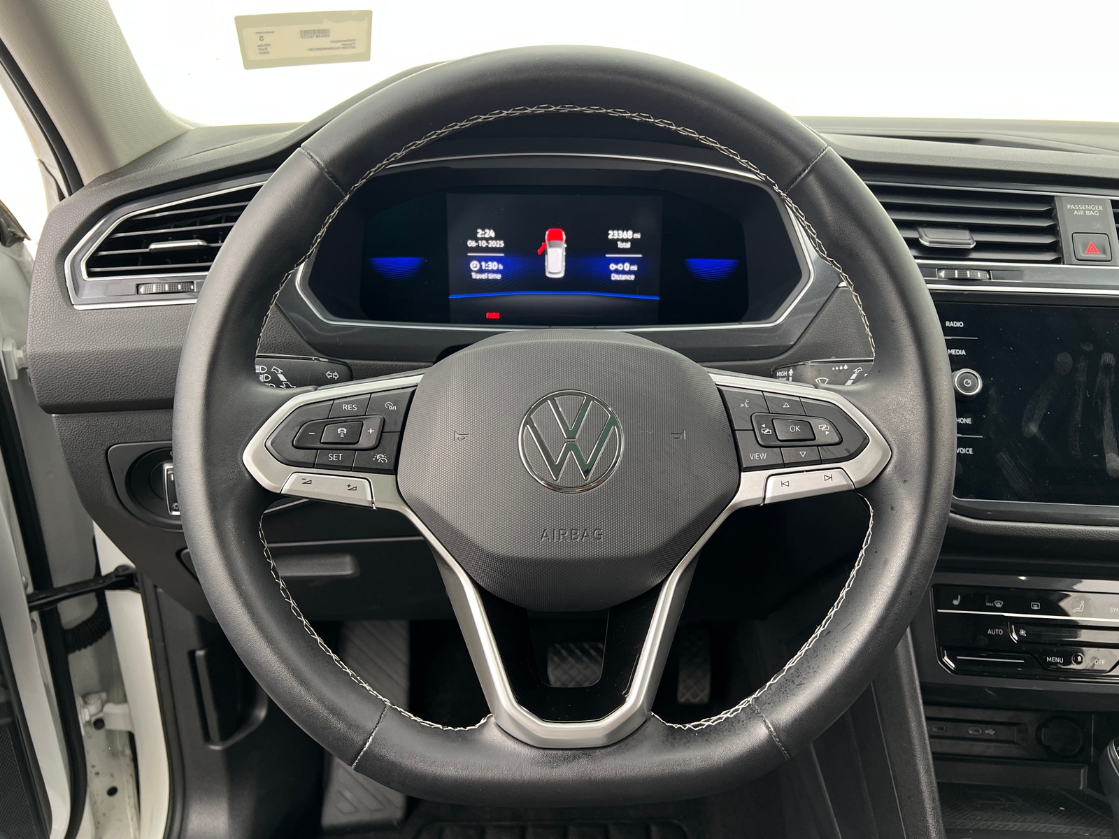 Thumbnail: 2022 Volkswagen Tiguan - 4