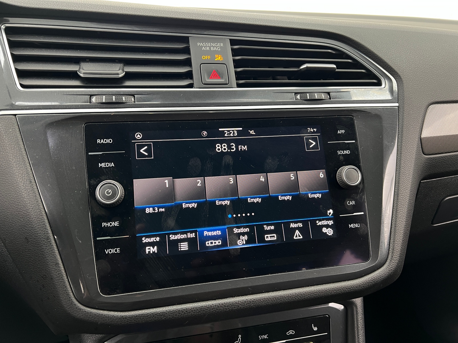Thumbnail: 2022 Volkswagen Tiguan - 3