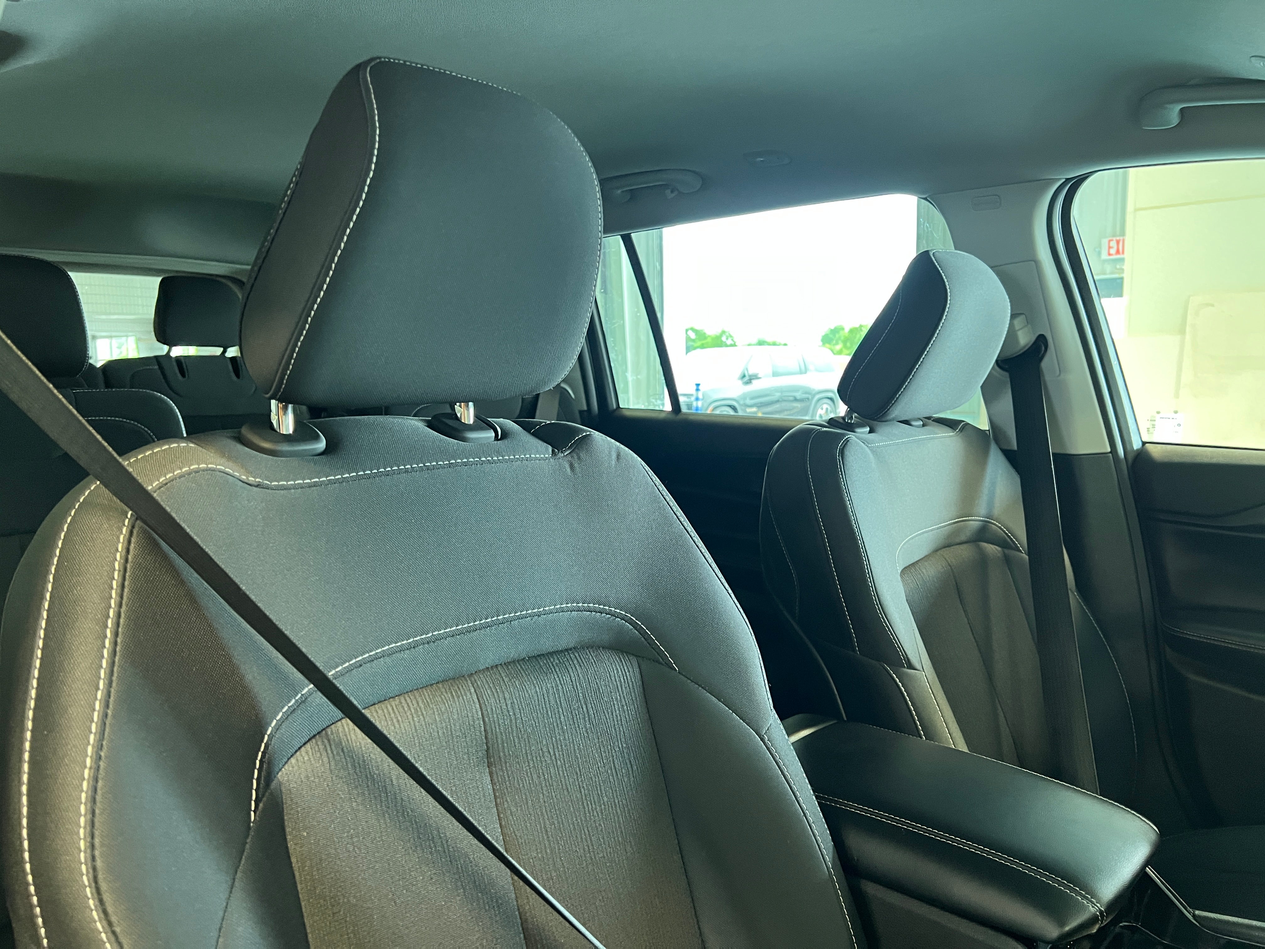2023 Jeep Grand Cherokee L Laredo 2