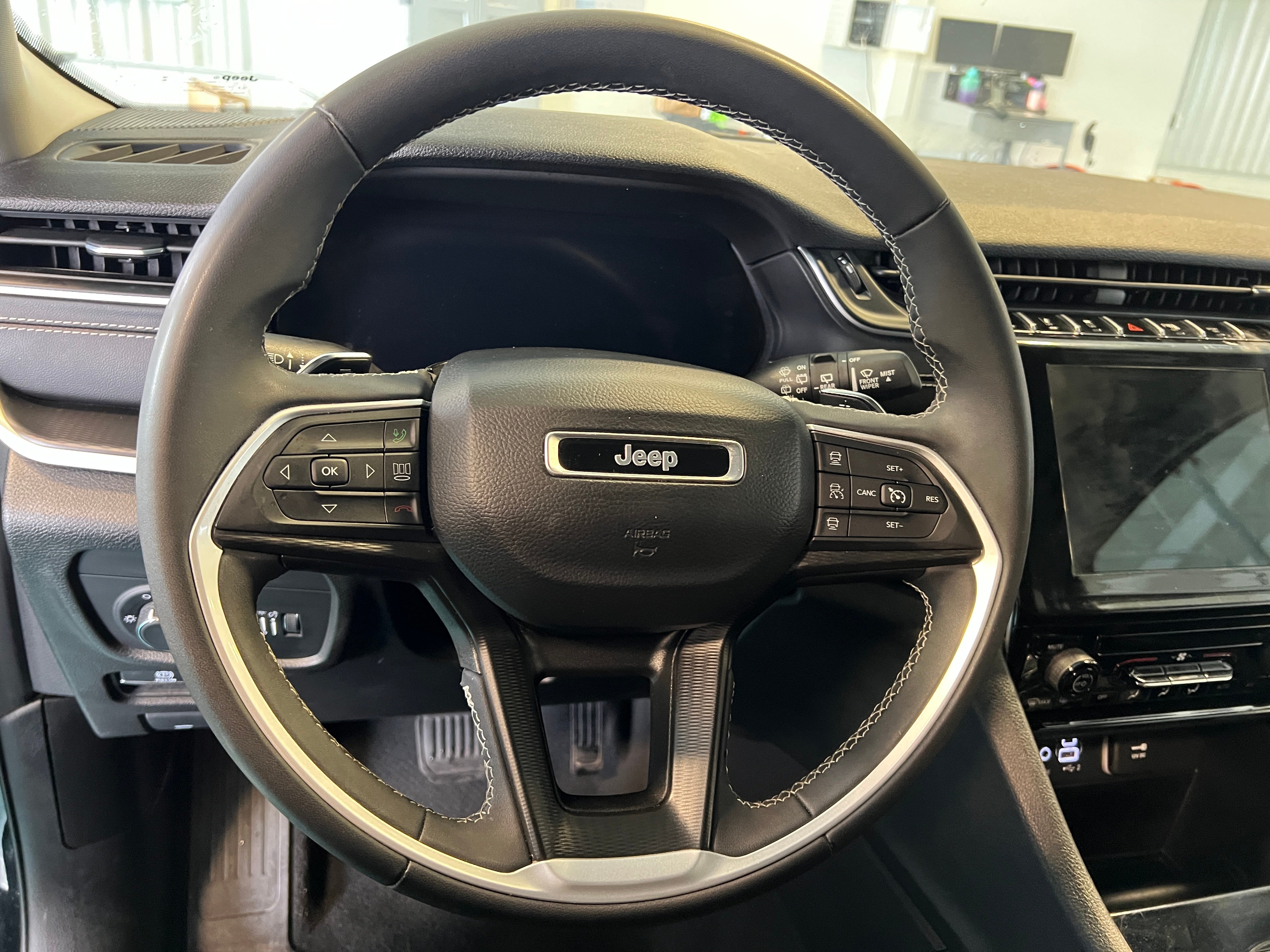 2023 Jeep Grand Cherokee L Laredo 5