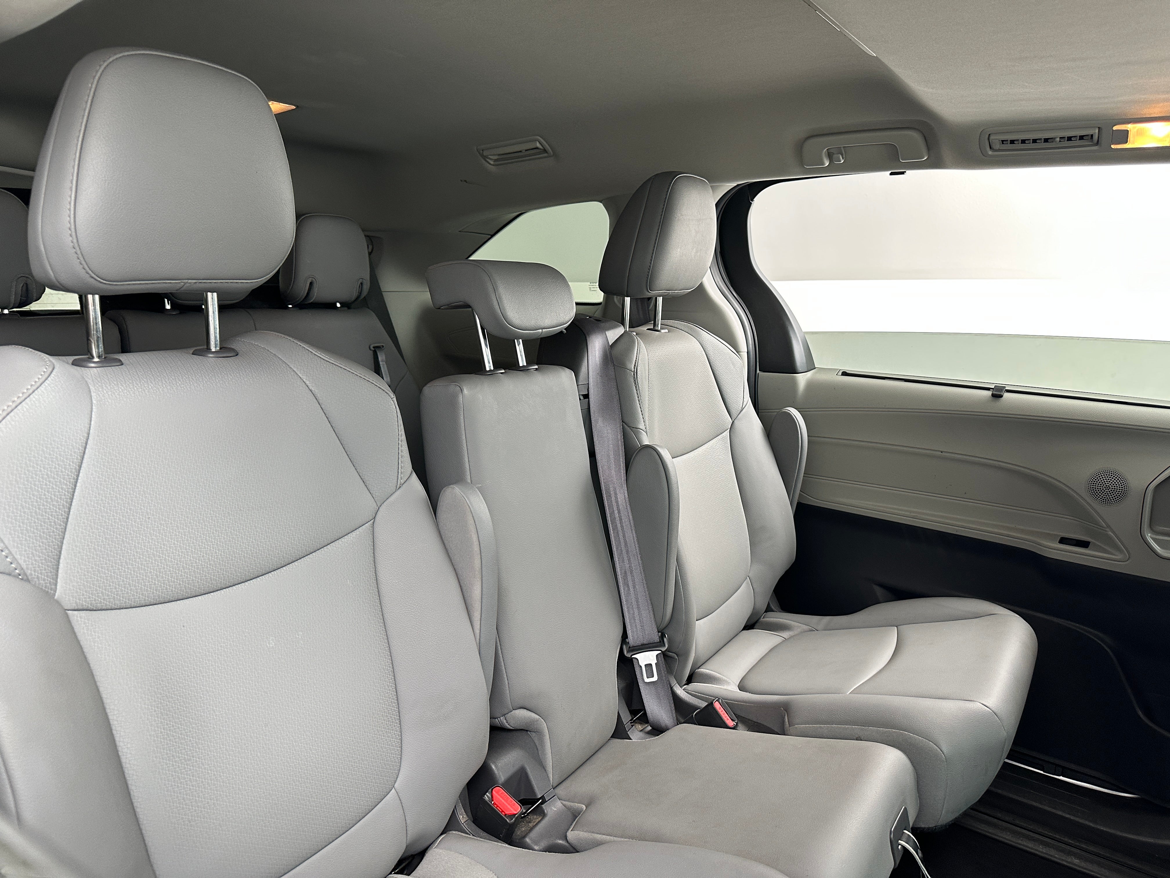 2021 Toyota Sienna XLE 5