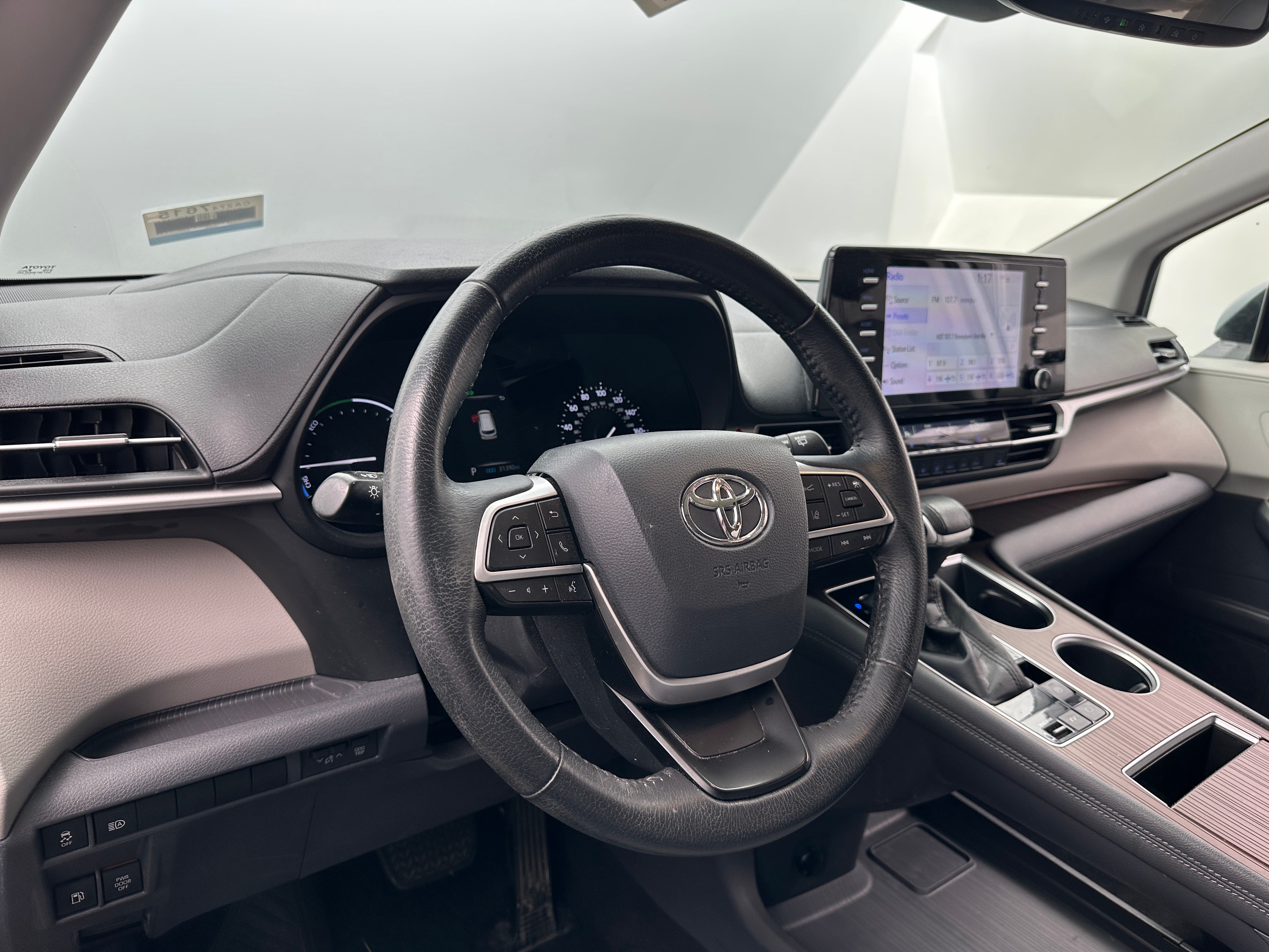 2021 Toyota Sienna XLE 2