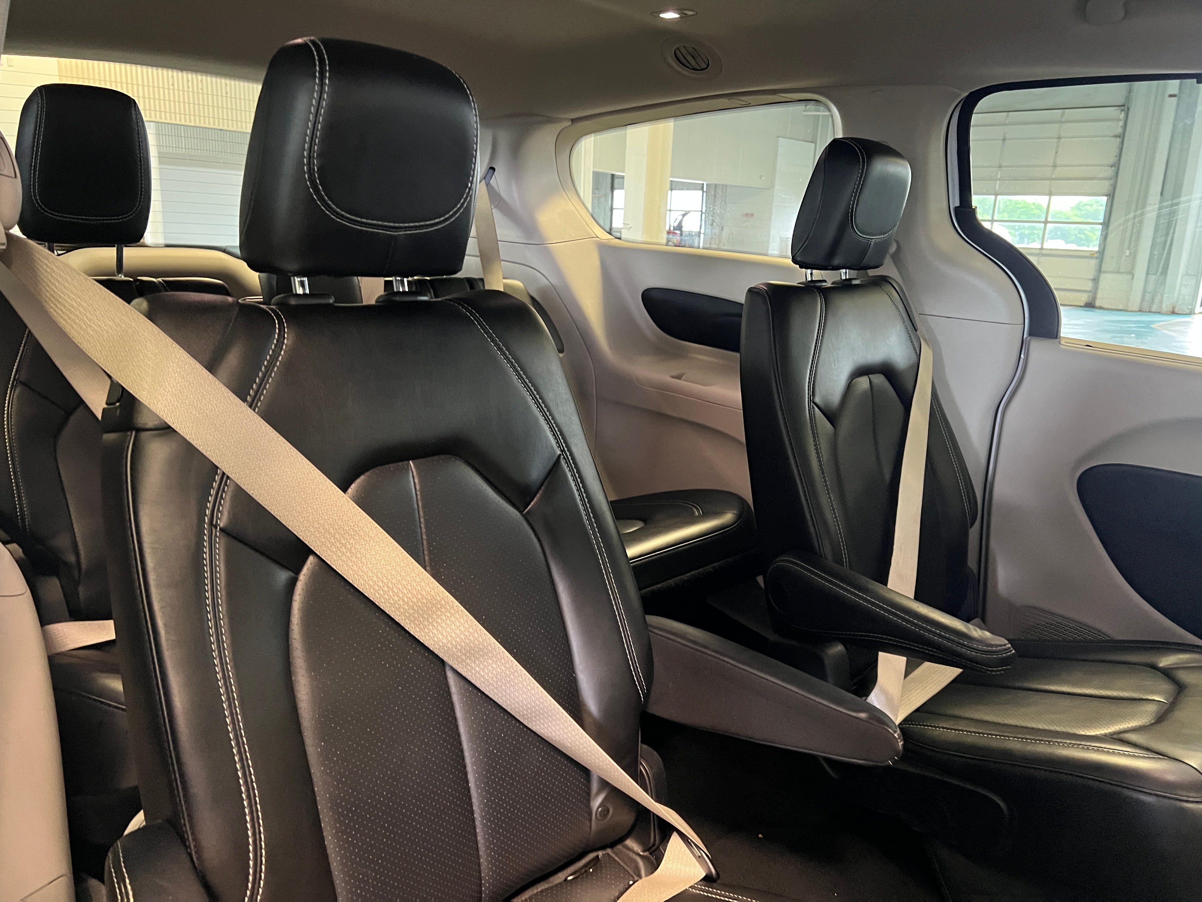 Thumbnail: 2023 Chrysler Pacifica - 5