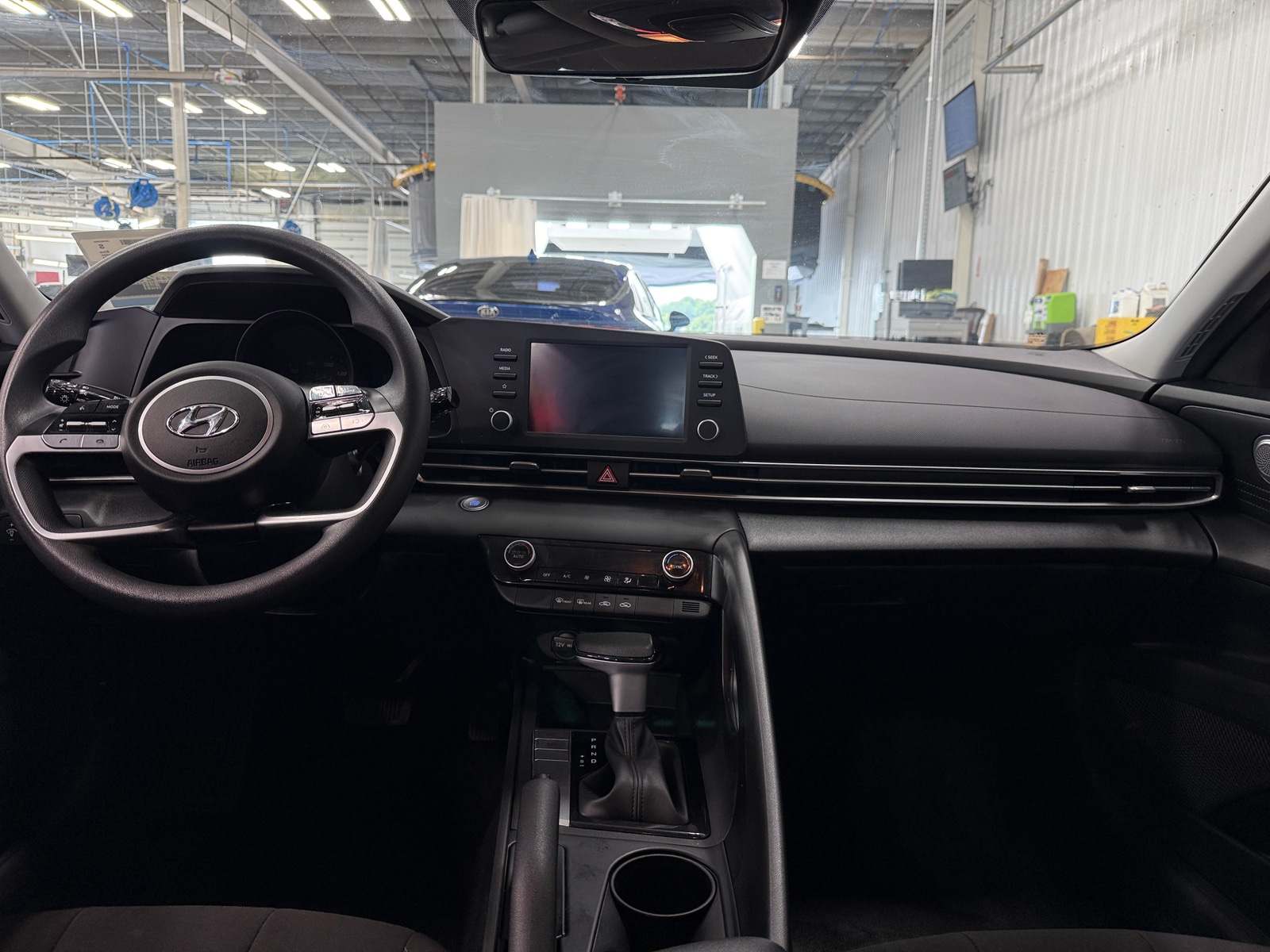 Thumbnail: 2023 Hyundai Elantra - 3