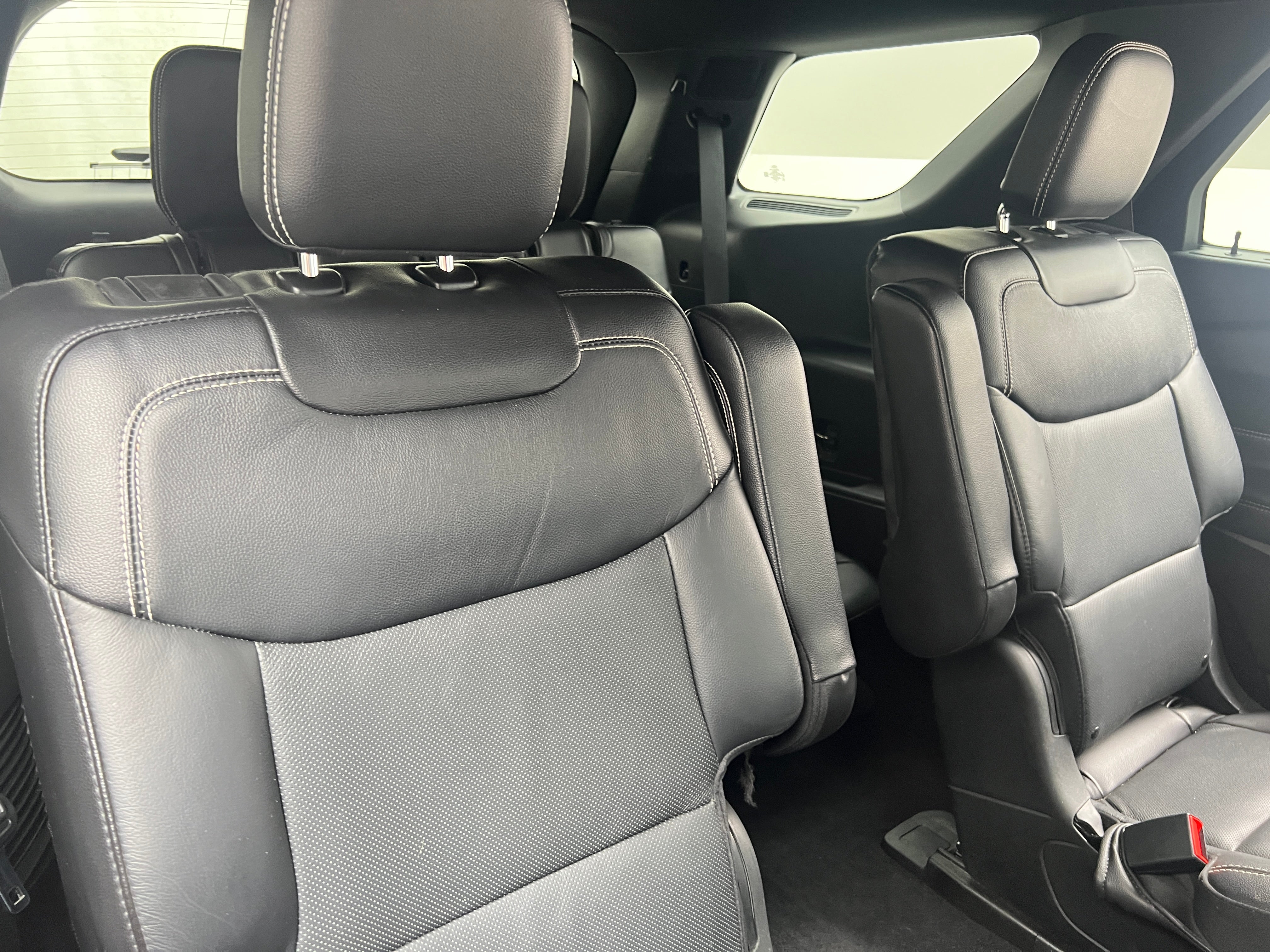 2022 Ford Explorer ST 5