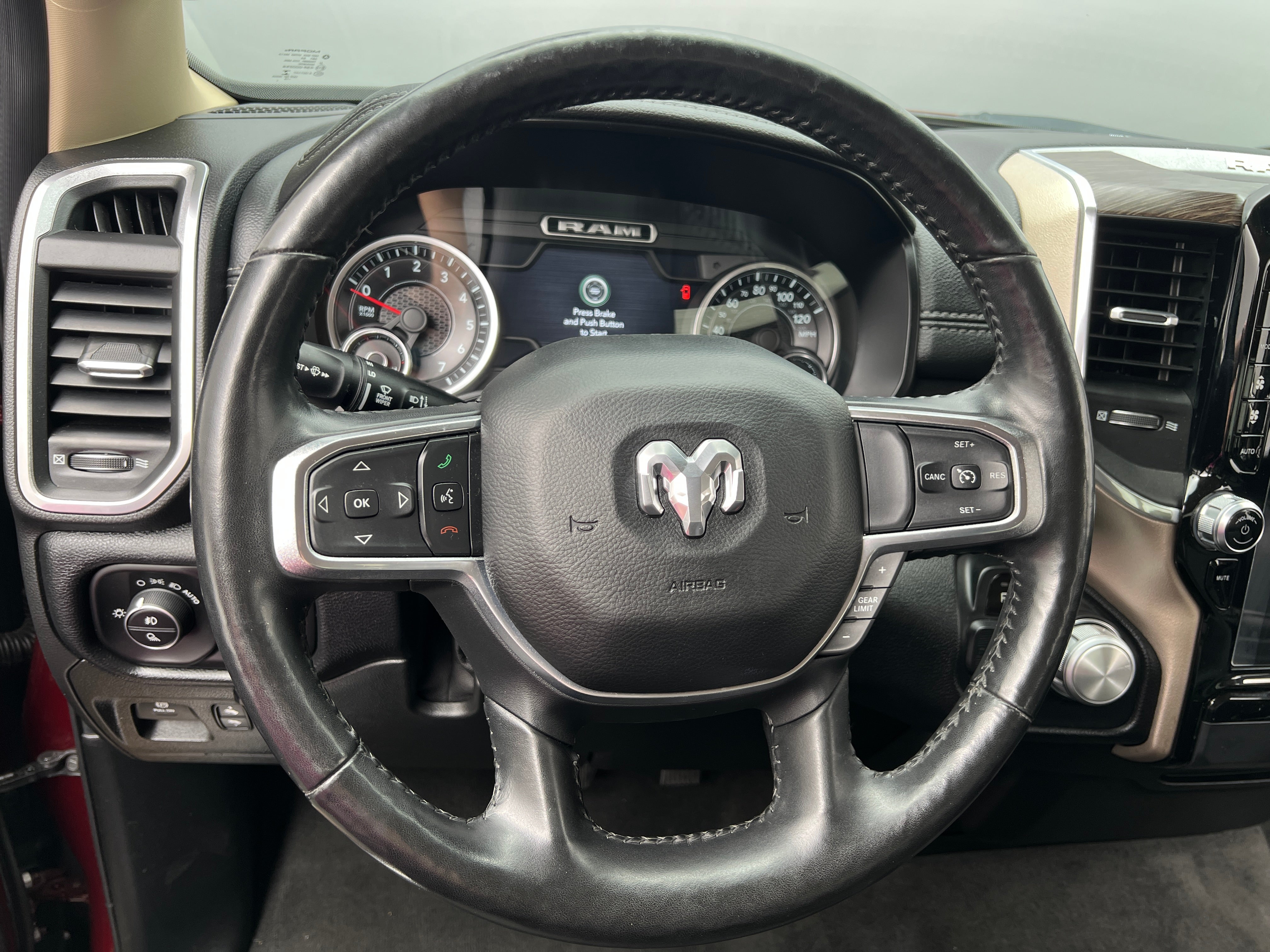 2019 RAM 1500 Laramie 4