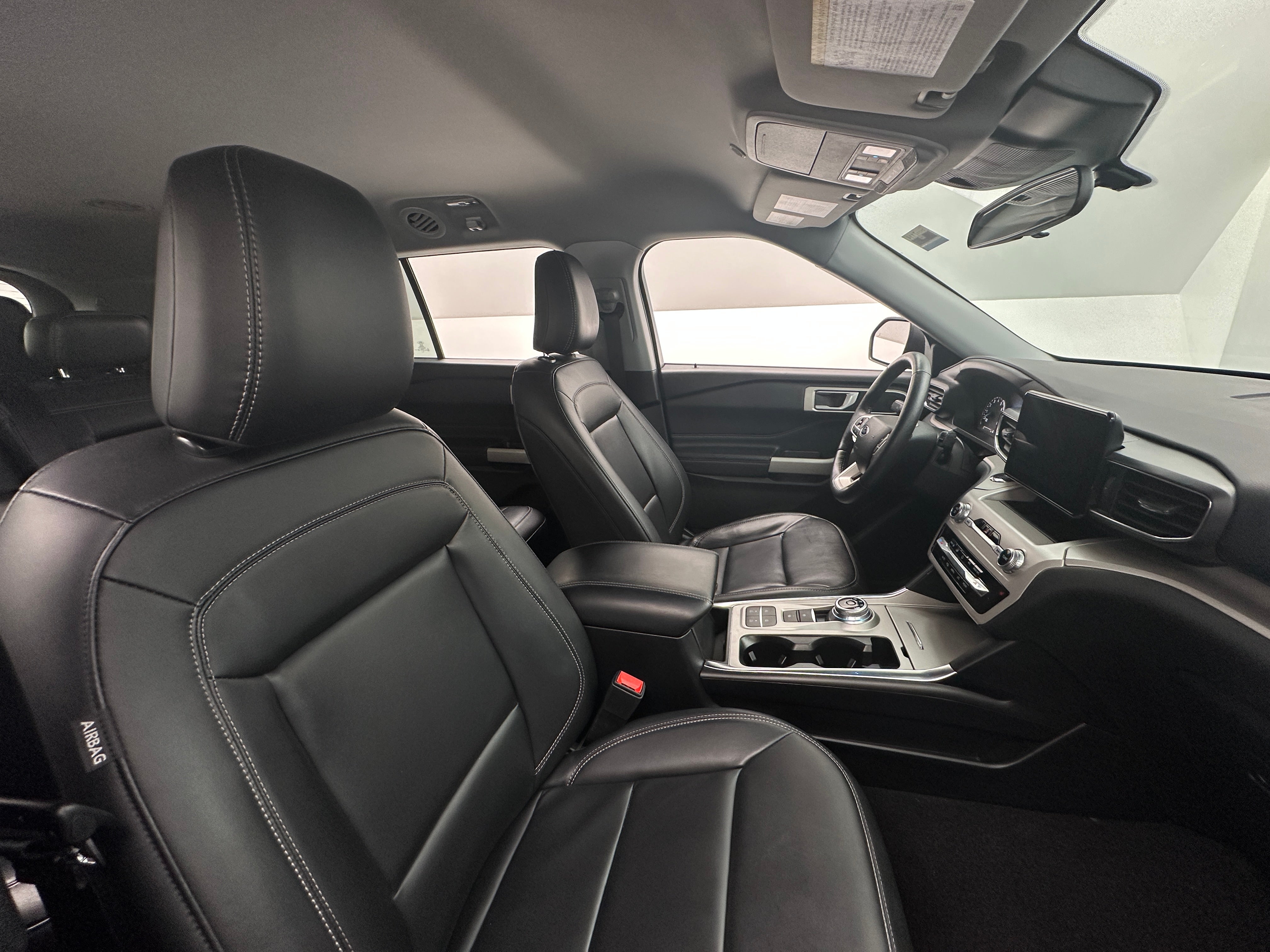 2024 Ford Explorer XLT 2