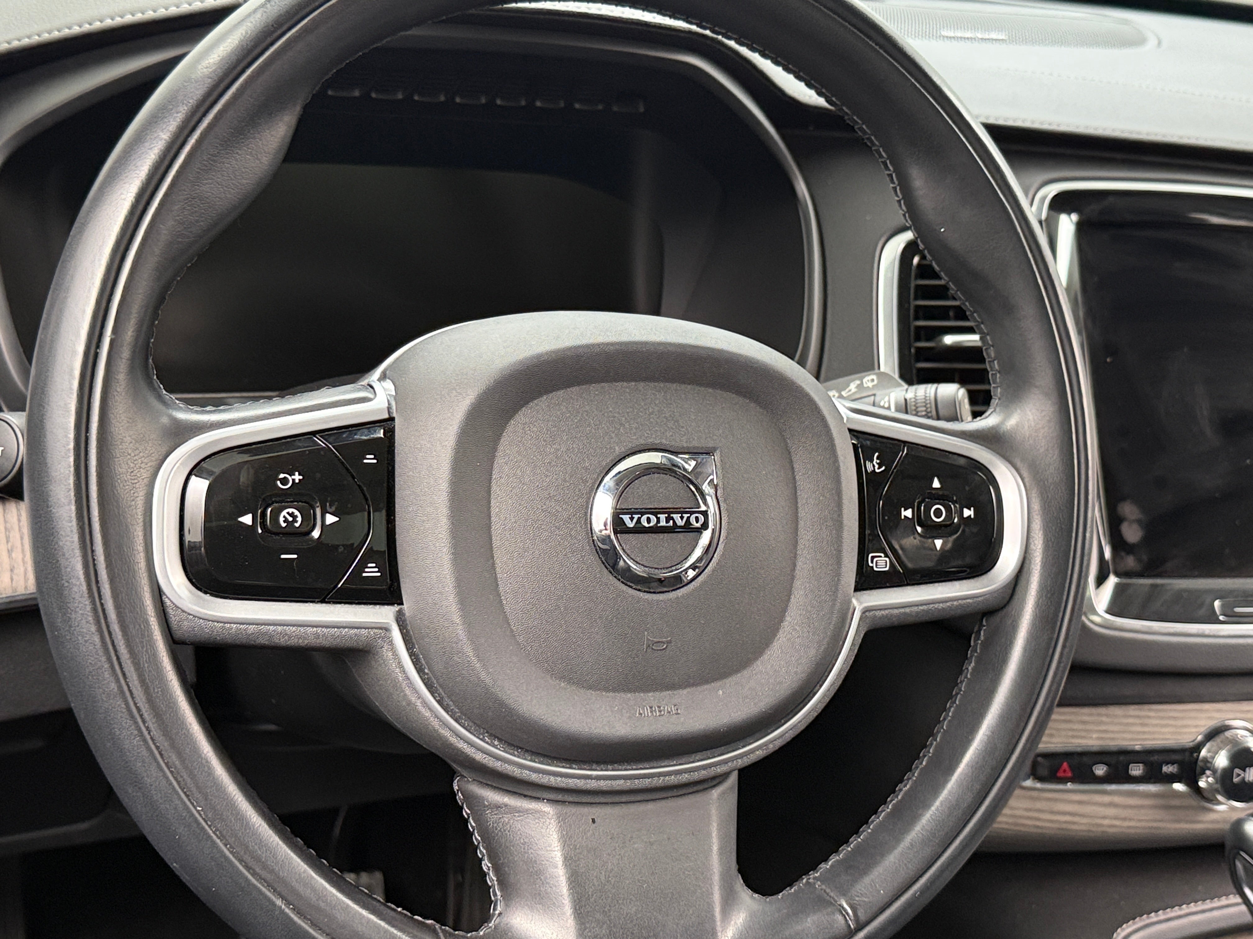 2022 Volvo XC90 T6 Inscription 4
