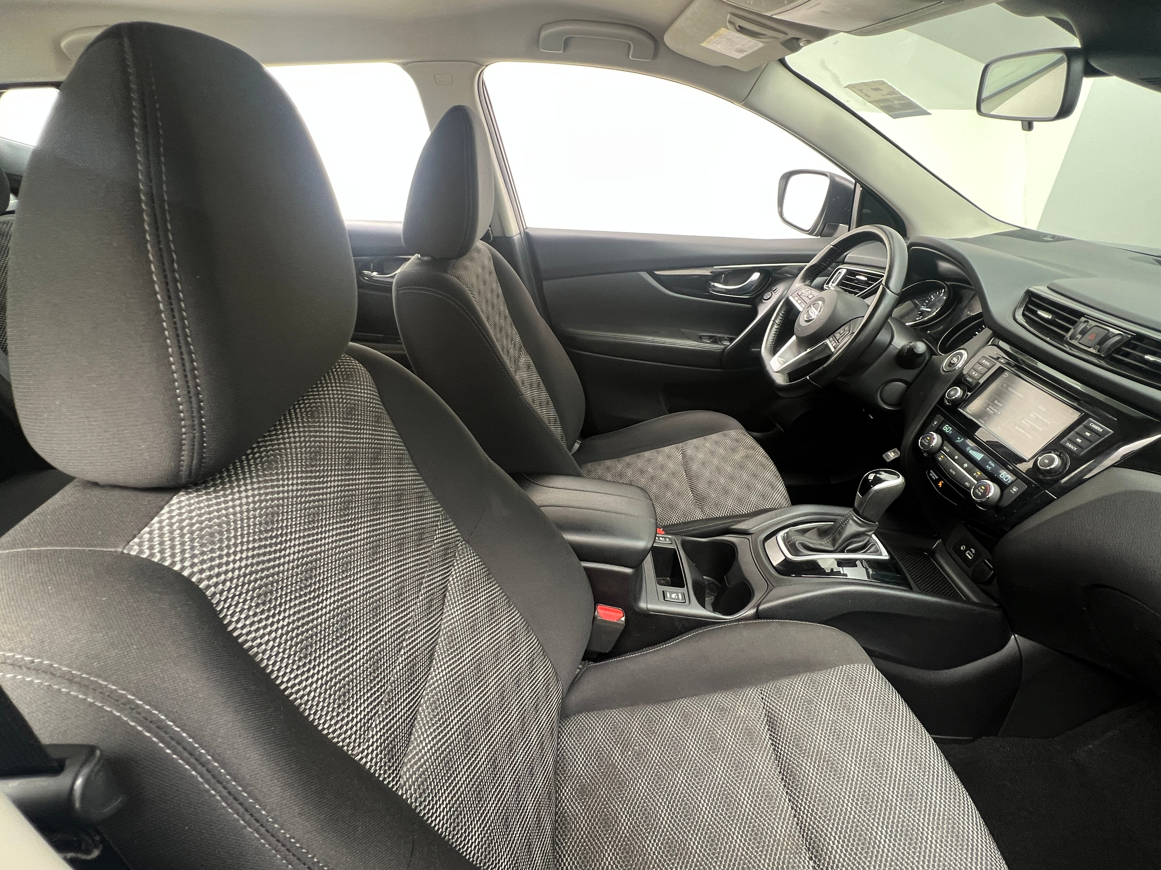 2021 Nissan Rogue Sport SV 2