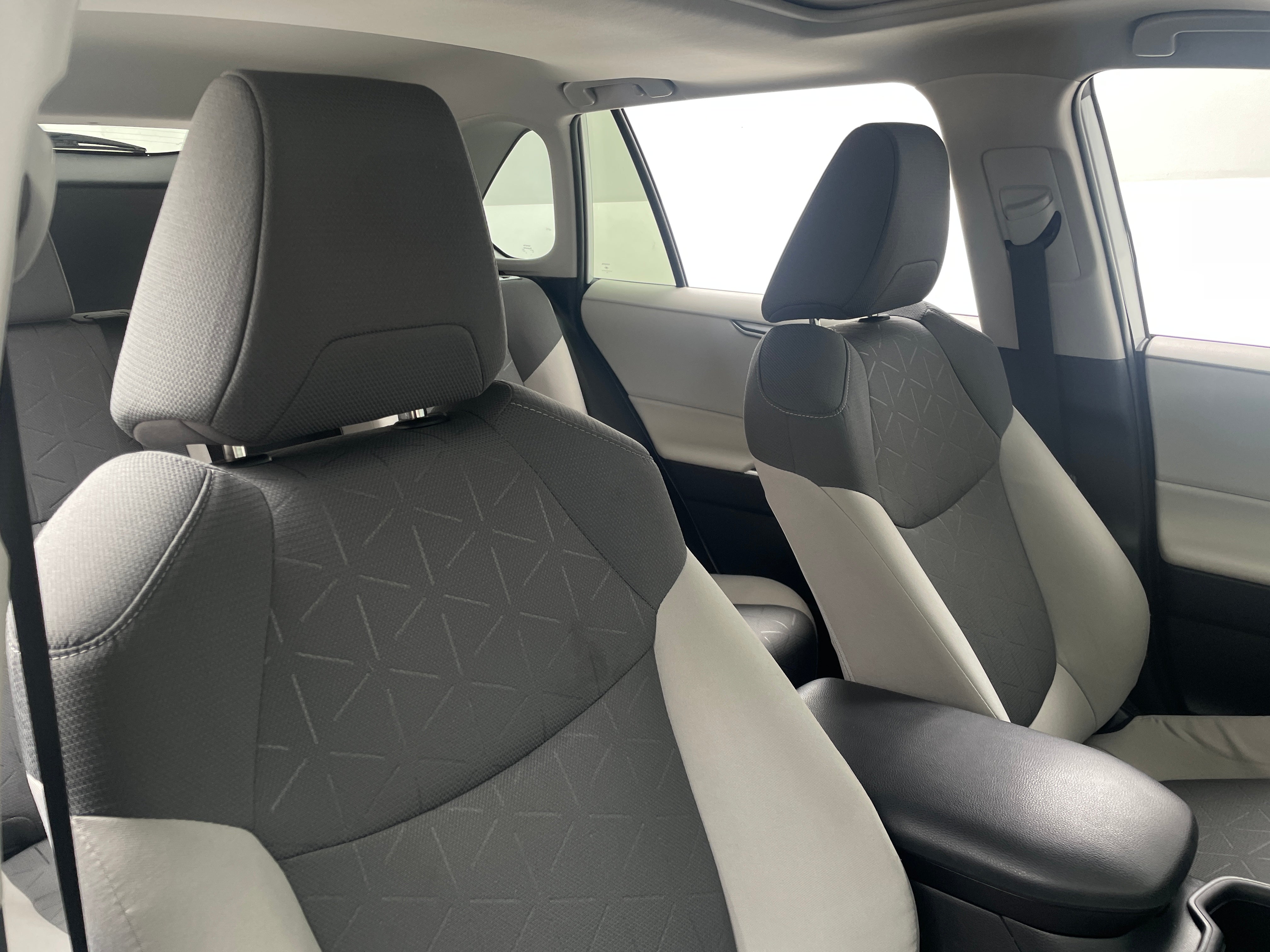 2022 Toyota RAV4 XLE 2