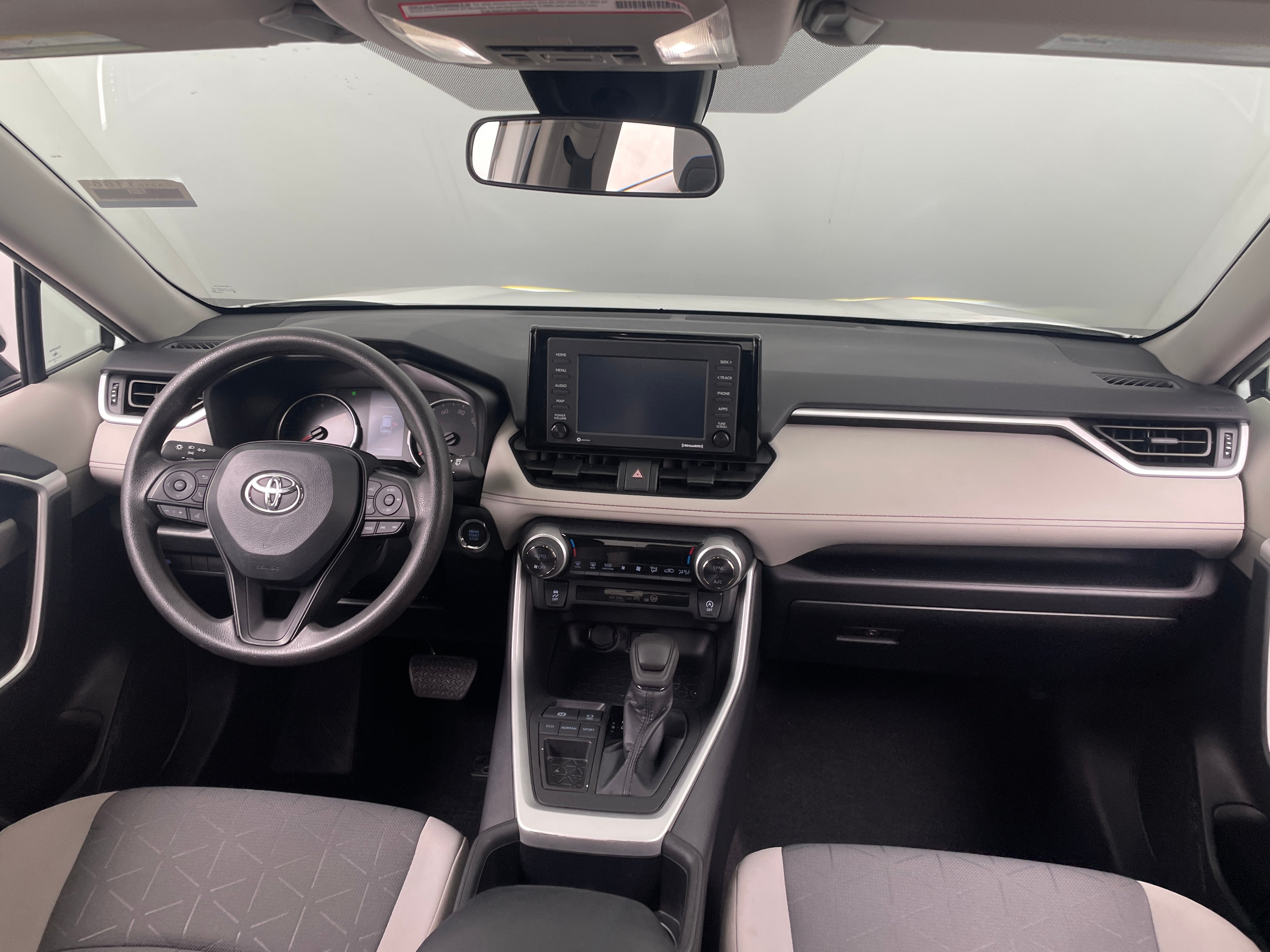 2022 Toyota RAV4 XLE 3