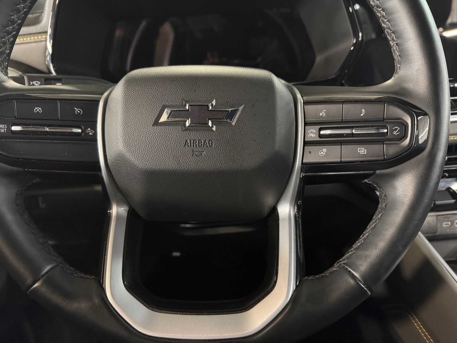 Thumbnail: 2023 Chevrolet Colorado - 4