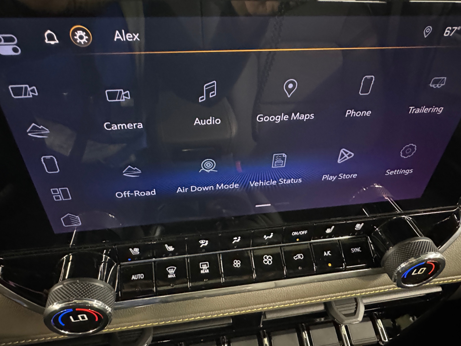 Thumbnail: 2023 Chevrolet Colorado - 3