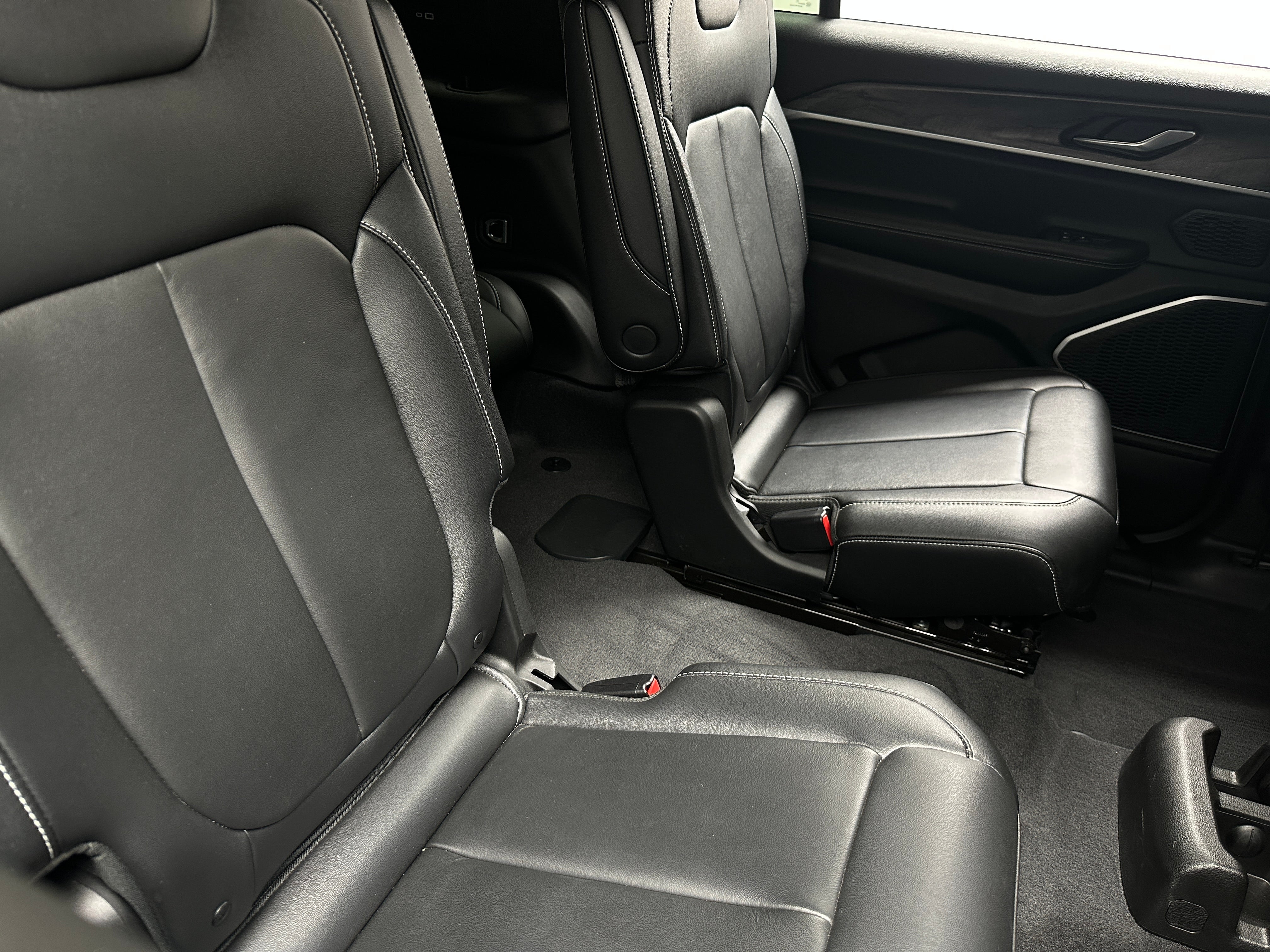 2022 Jeep Grand Cherokee L Limited Edition 5
