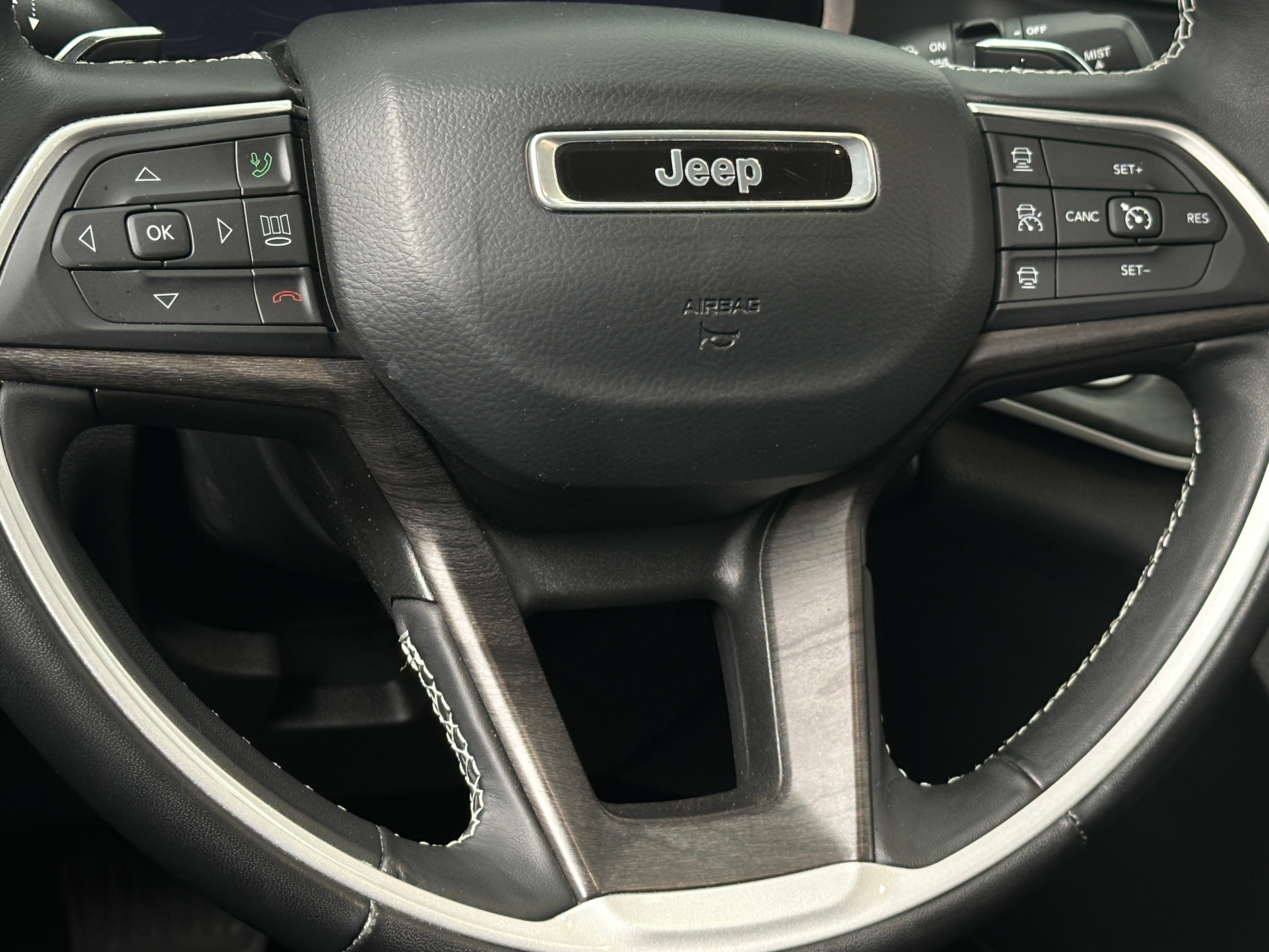 2022 Jeep Grand Cherokee L Limited Edition 4
