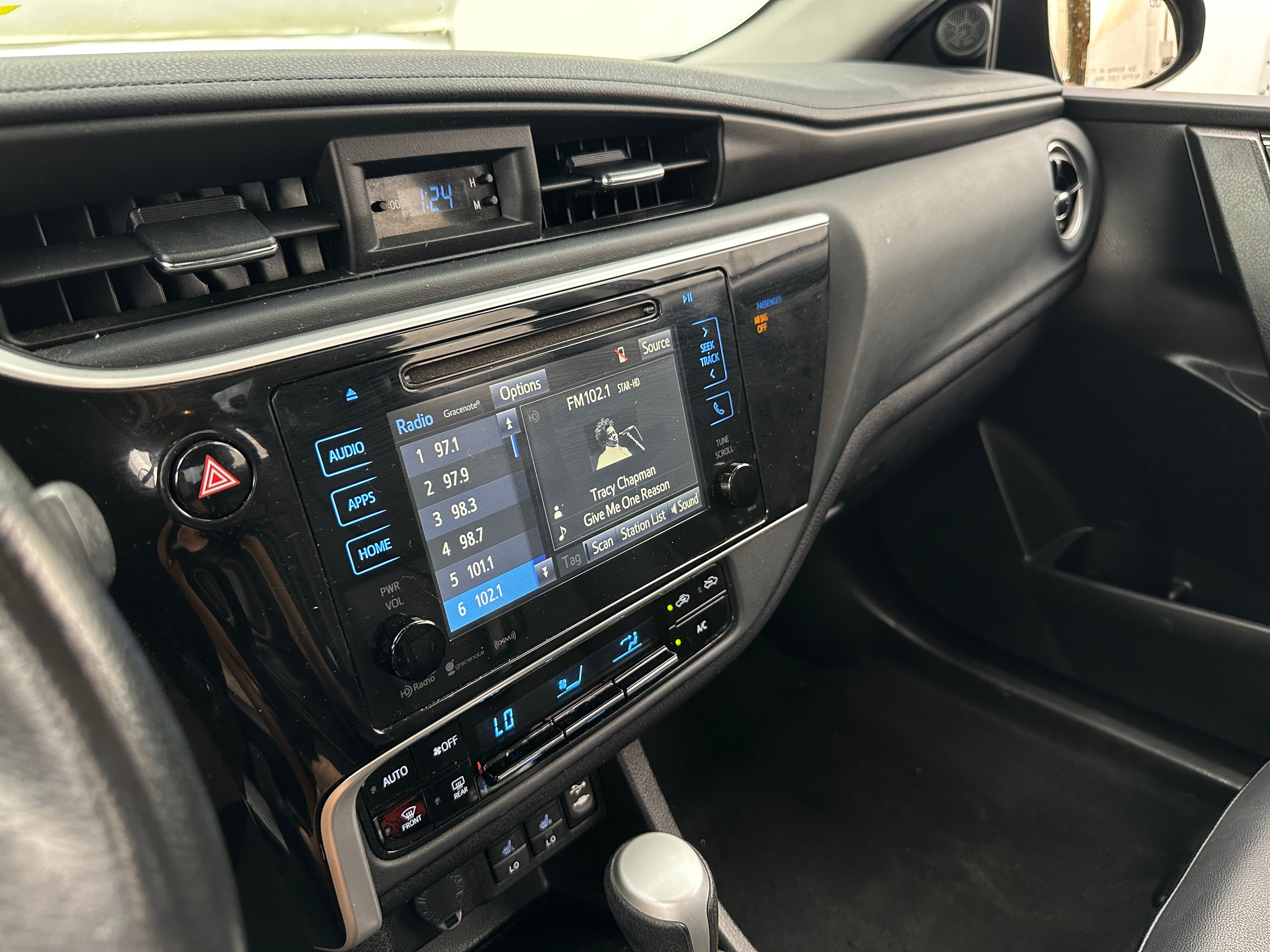 2019 Toyota Corolla XLE 3