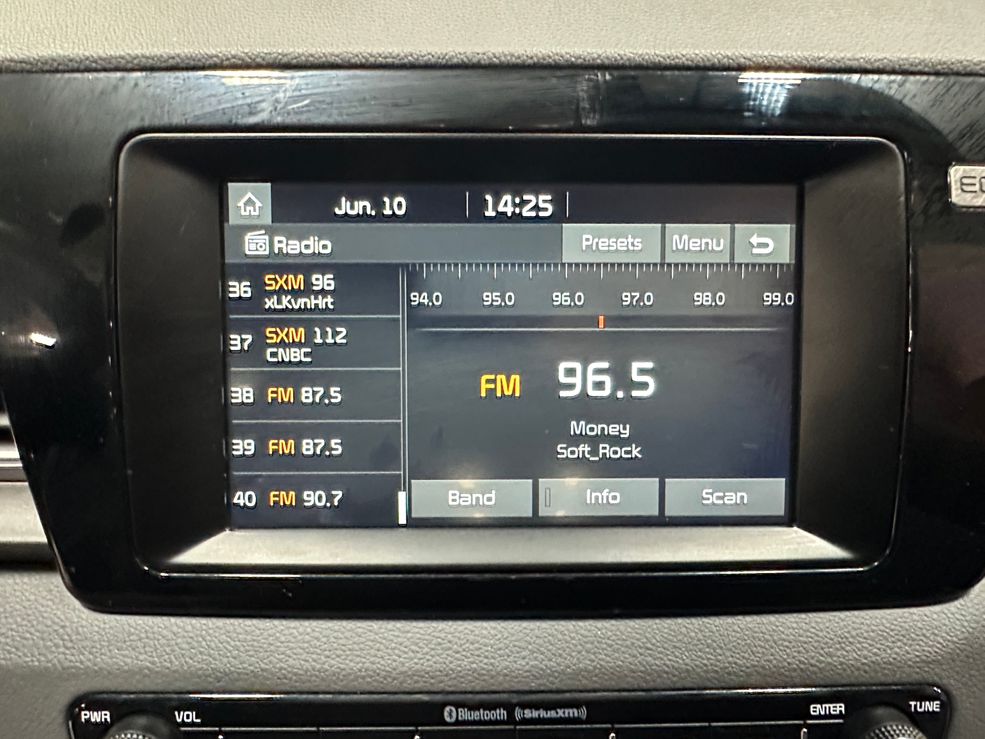 2017 Kia Niro LX 4