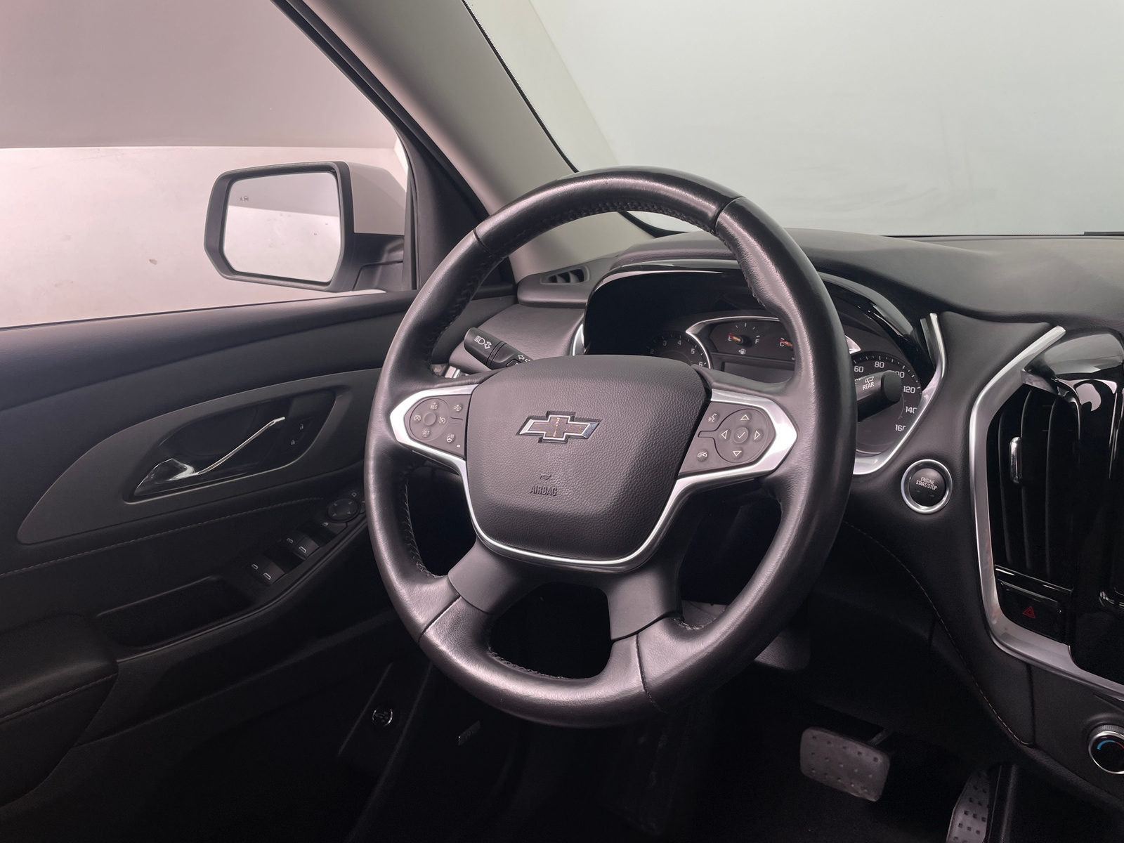 Thumbnail: 2021 Chevrolet Traverse - 4