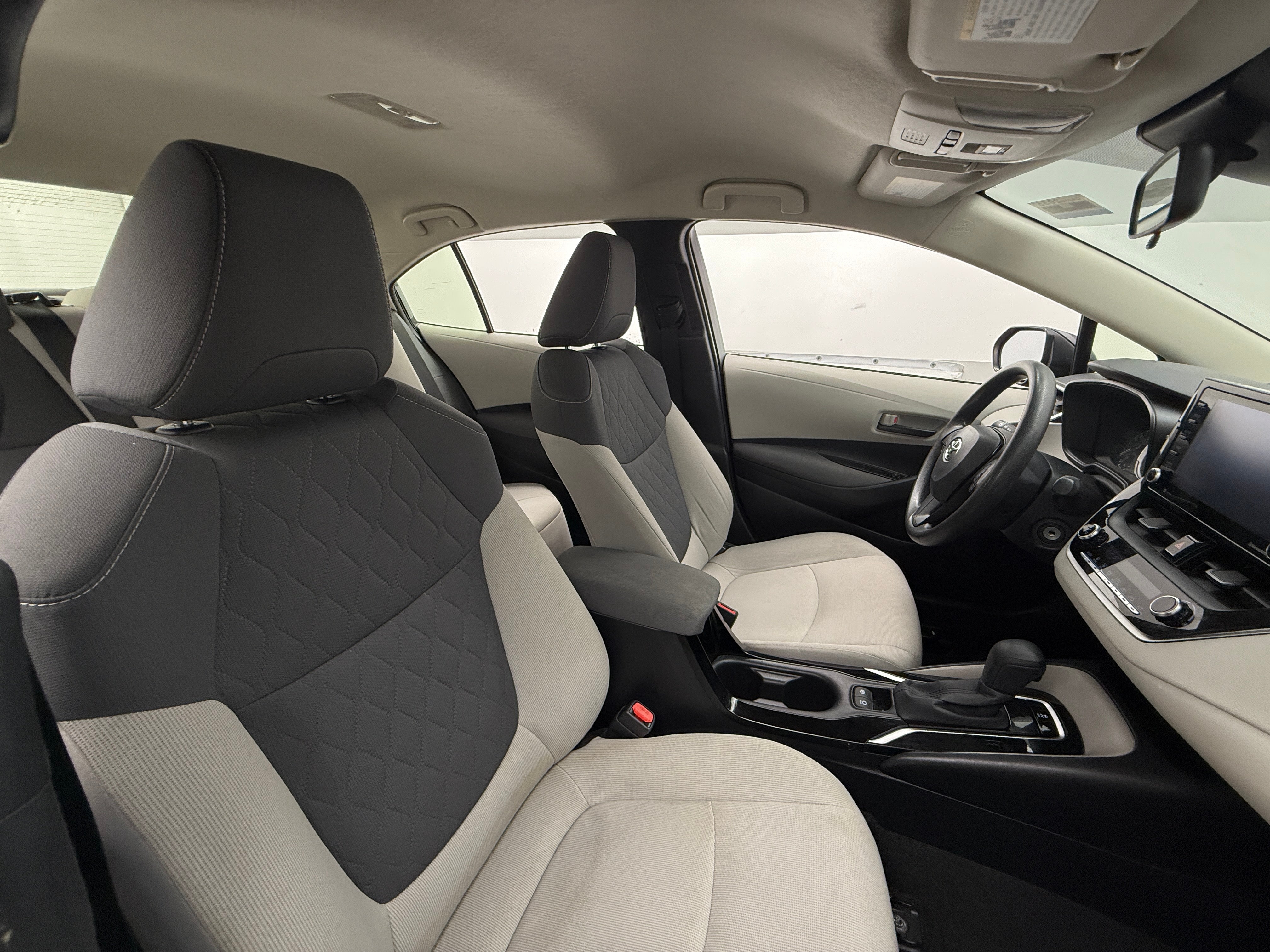 2022 Toyota Corolla LE 2