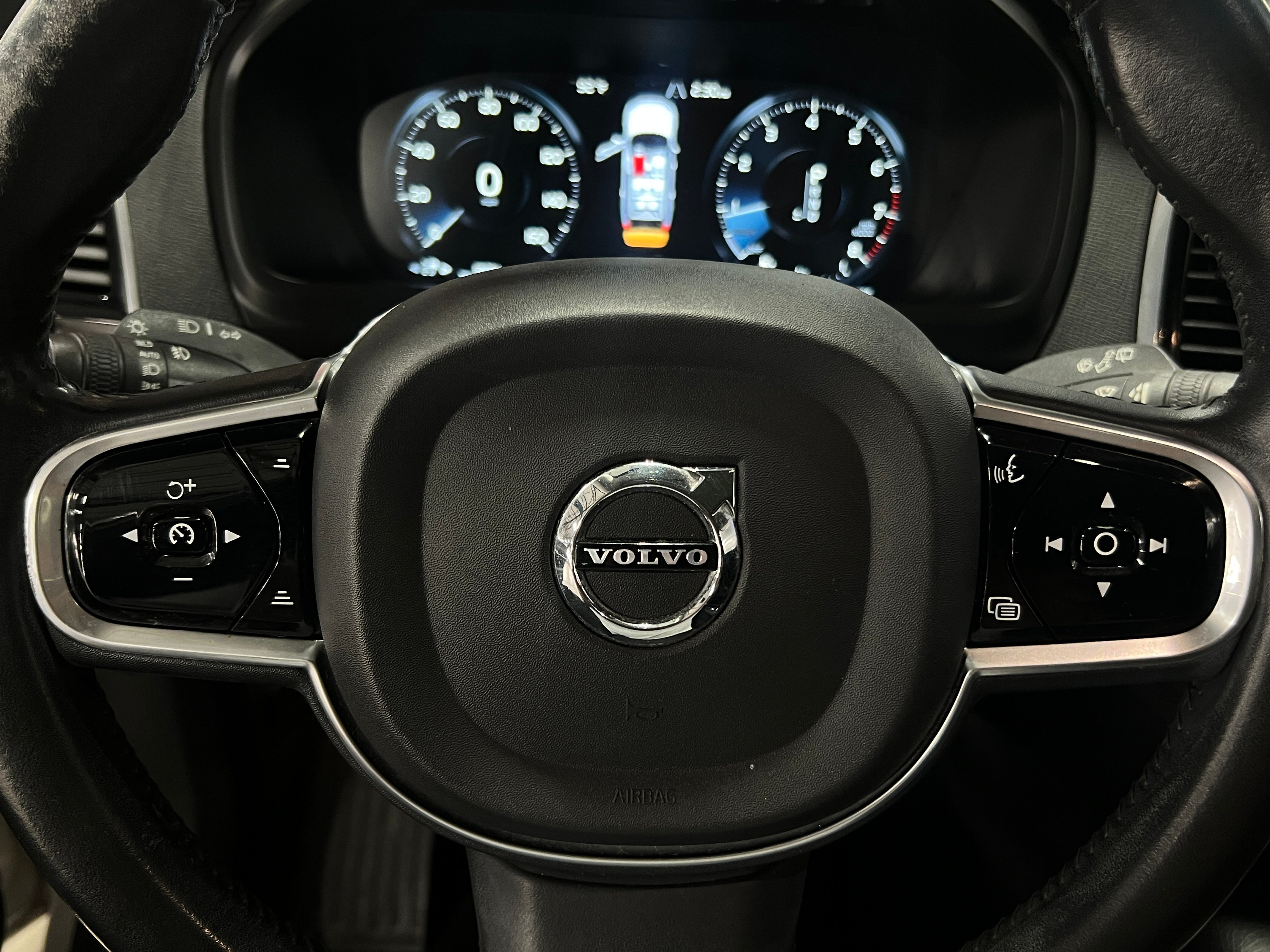 2016 Volvo XC90 T6 Momentum 4